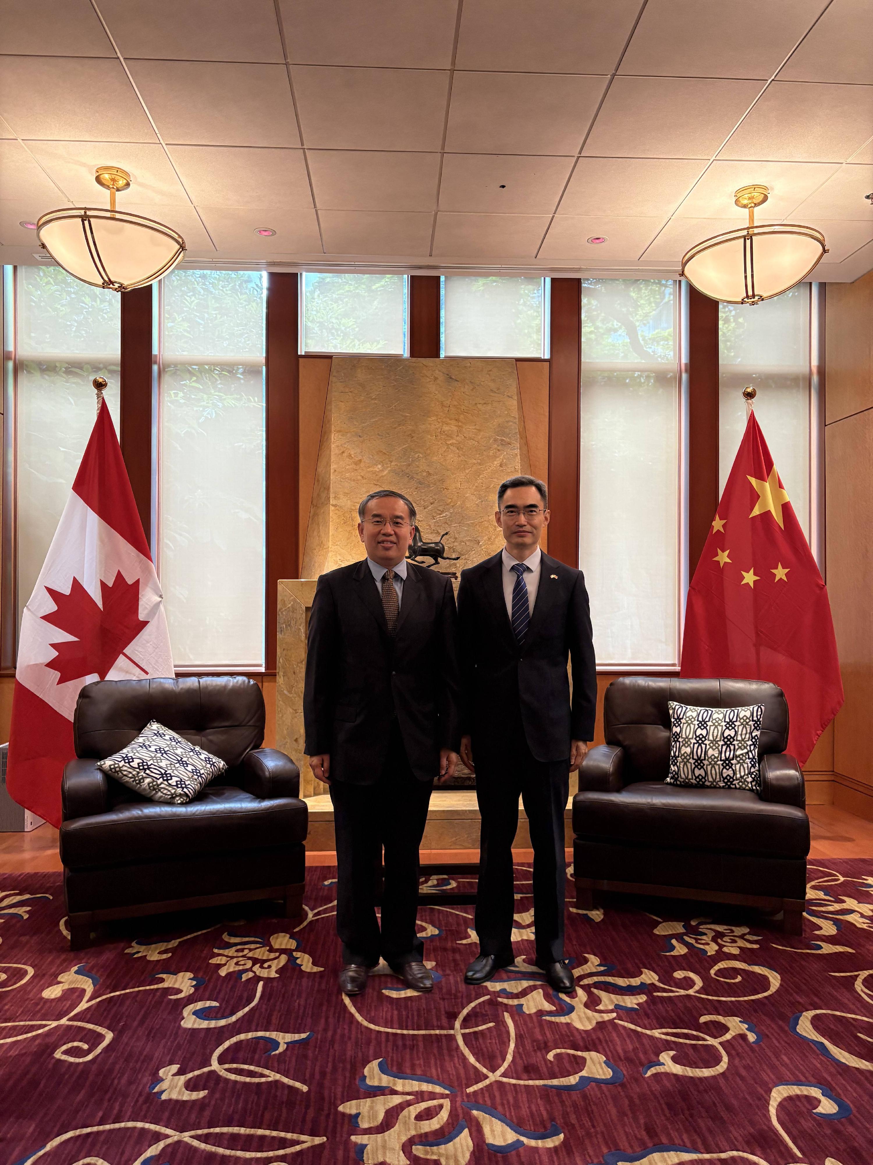 The Secretary for Financial Services and the Treasury, Mr Christopher Hui (left), paid a courtesy call to the Consul General of People's Republic of China in Vancouver, Mr Yang Shu (right), in Vancouver, Canada, on May 30 (Vancouver time).