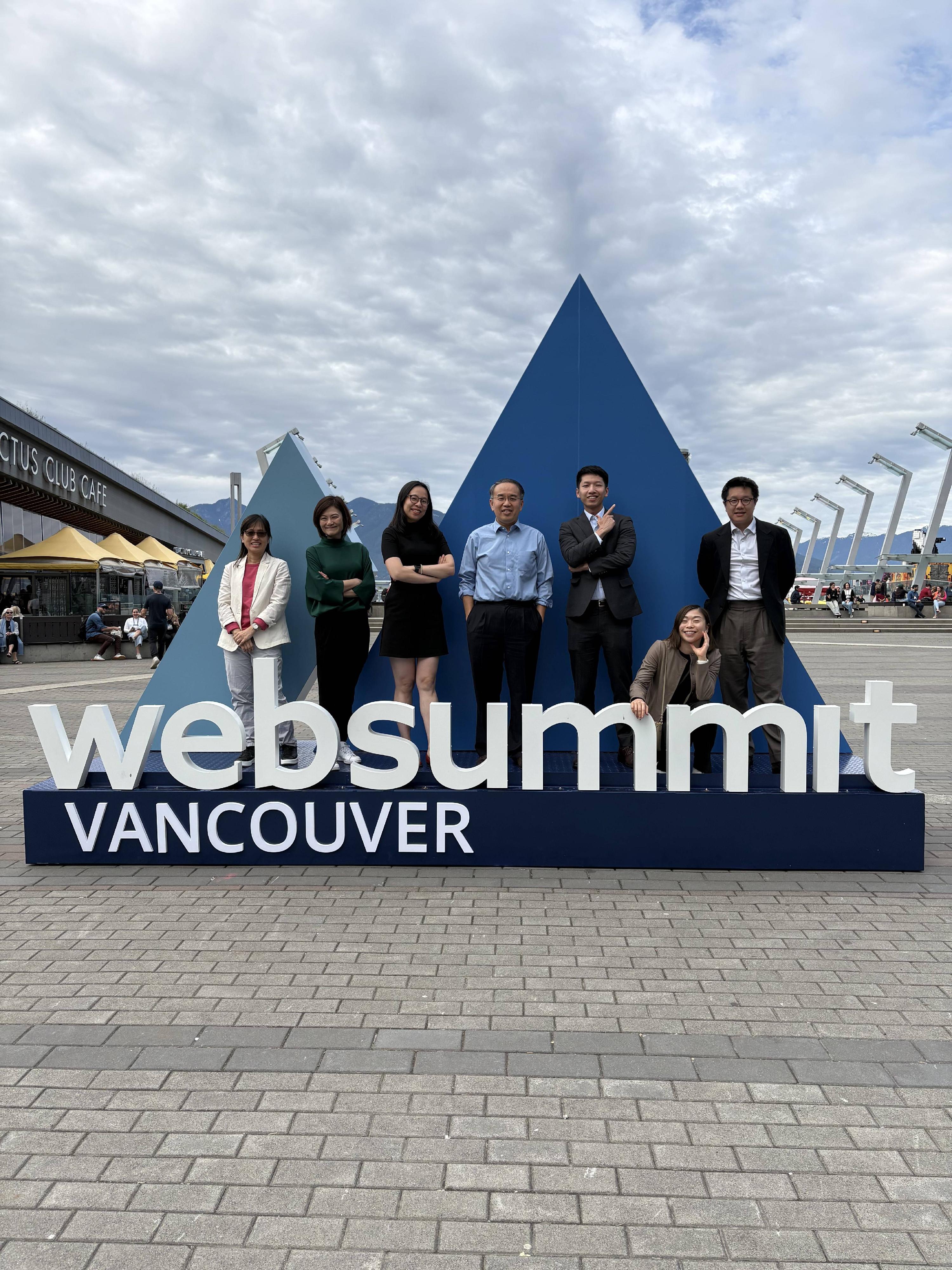 The Secretary for Financial Services and the Treasury, Mr Christopher Hui (centre), attended the Web Summit Vancouver in Vancouver, Canada, on May 30 (Vancouver time). 