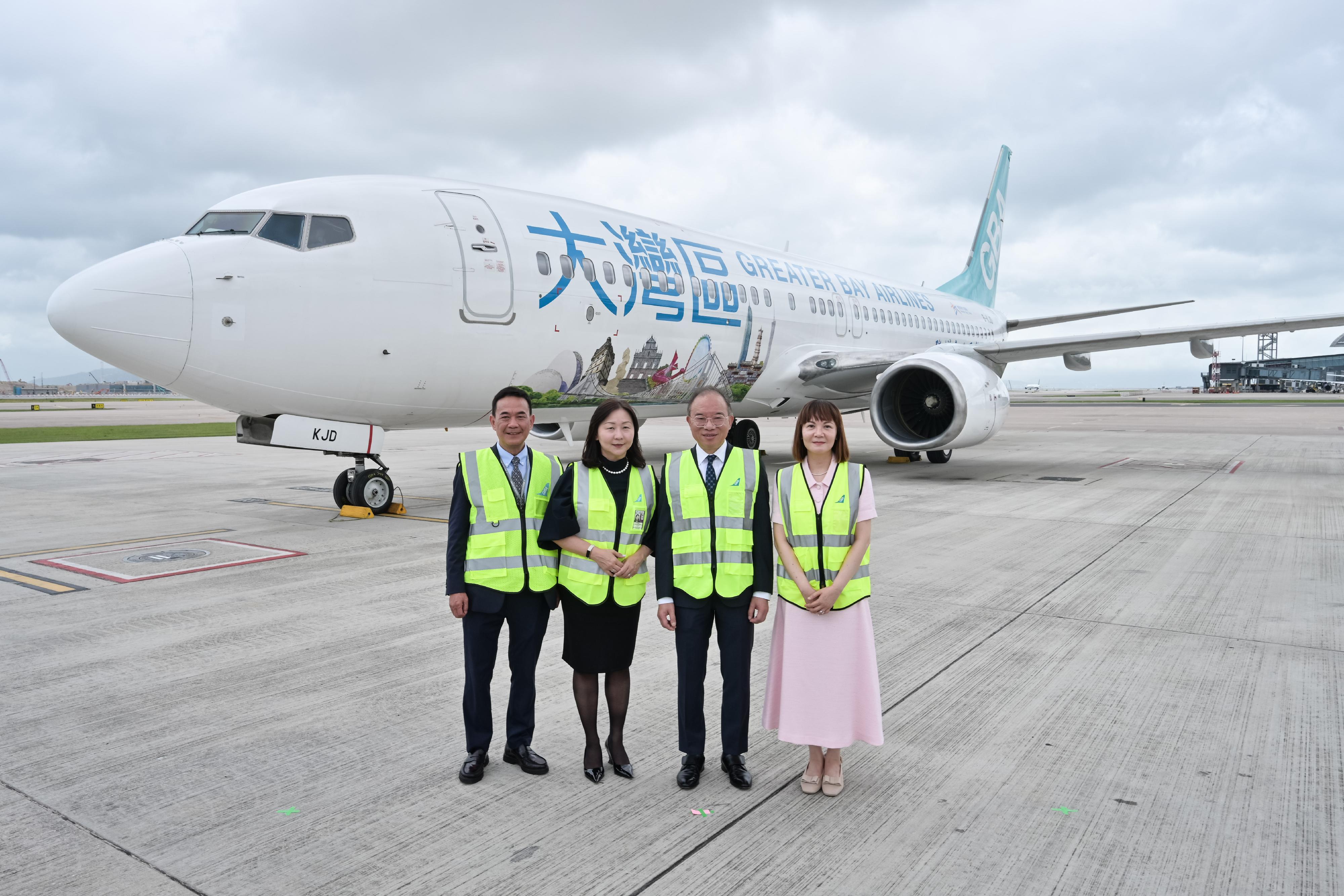 The Secretary for Constitutional and Mainland Affairs, Mr Erick Tsang Kwok-wai (second right); the Commissioner for the Development of the Guangdong-Hong Kong-Macao Greater Bay Area, Ms Maisie Chan (first right); the Chief Executive Officer of Greater Bay Airlines, Ms Liza Ng (second left); and the Chief Operating Officer of Greater Bay Airlines, Mr Stephen Loh (first left), officiated at the unveiling ceremony of the Greater Bay Area Aircraft at Hong Kong International Airport today (June 2). Mr Tsang expressed his hope that the aircraft would serve as an "ambassador in the sky" to promote the Greater Bay Area (GBA), raising awareness of the latest developments of the GBA and Hong Kong's role in connecting the Mainland with the world.
