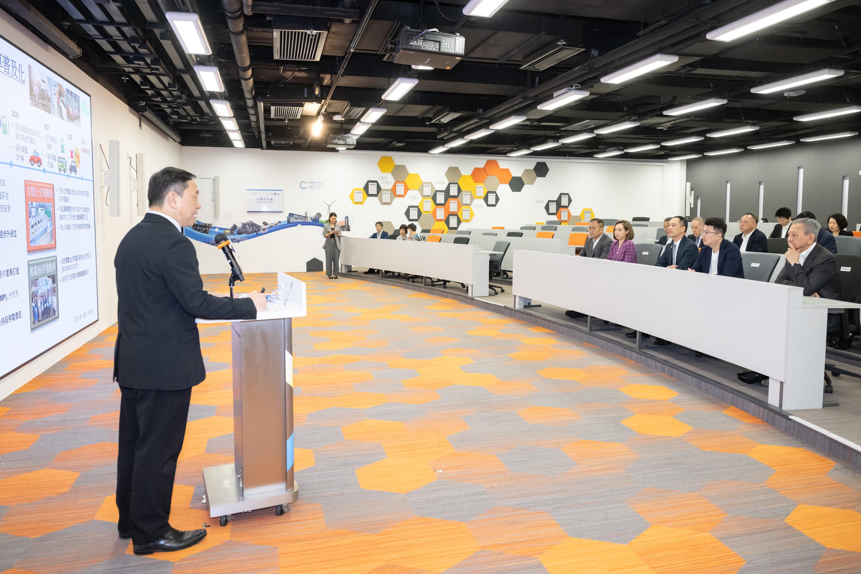 The Legislative Council Panel on Environmental Affairs visited the CLP Power Hong Kong Limited's (CLP) Shatin Centre today (June 3). Photo shows Members receiving a briefing from the management of the CLP on its latest developments and innovative technology projects.
