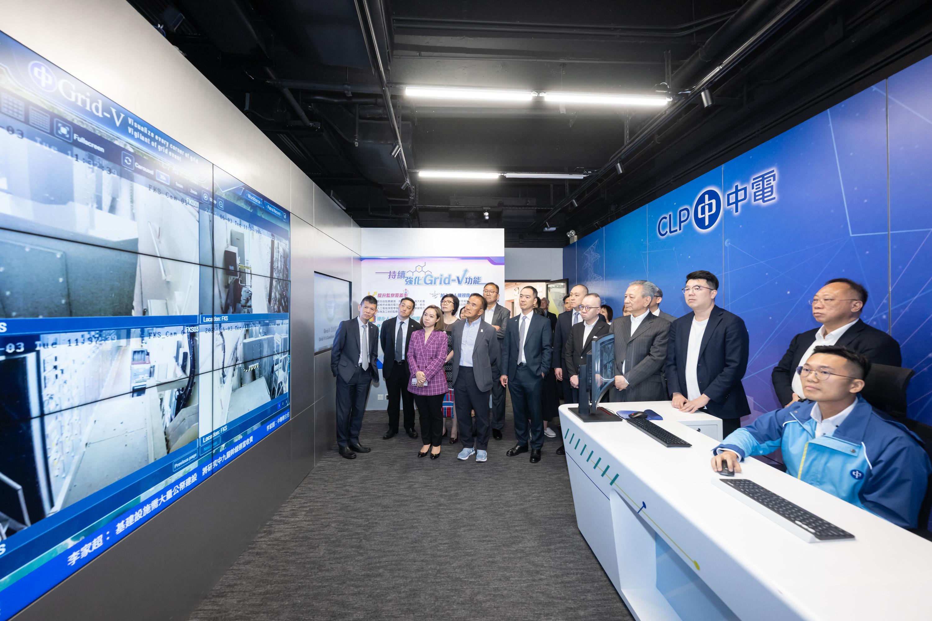 The Legislative Council Panel on Environmental Affairs visited the CLP Power Hong Kong Limited's (CLP) Shatin Centre today (June 3). Photo shows Members learning about the CLP's advanced management system, Grid-Visualization.
