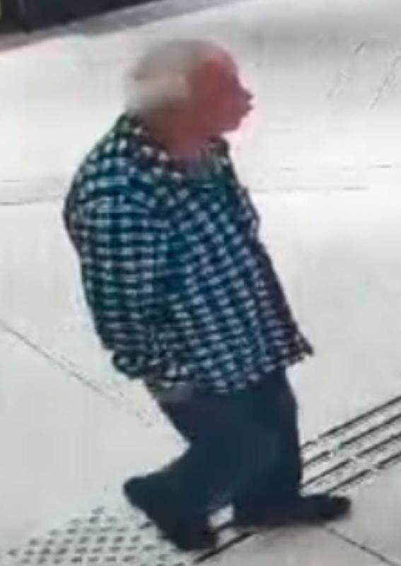 Wong Sum-wah, aged 77, is about 1.6 metres tall, around 60 kilograms in weight and of medium build. He has a square face with yellow complexion and short white hair. He was last seen wearing a dark blue checkered long-sleeved shirt, dark jeans and black shoes.
