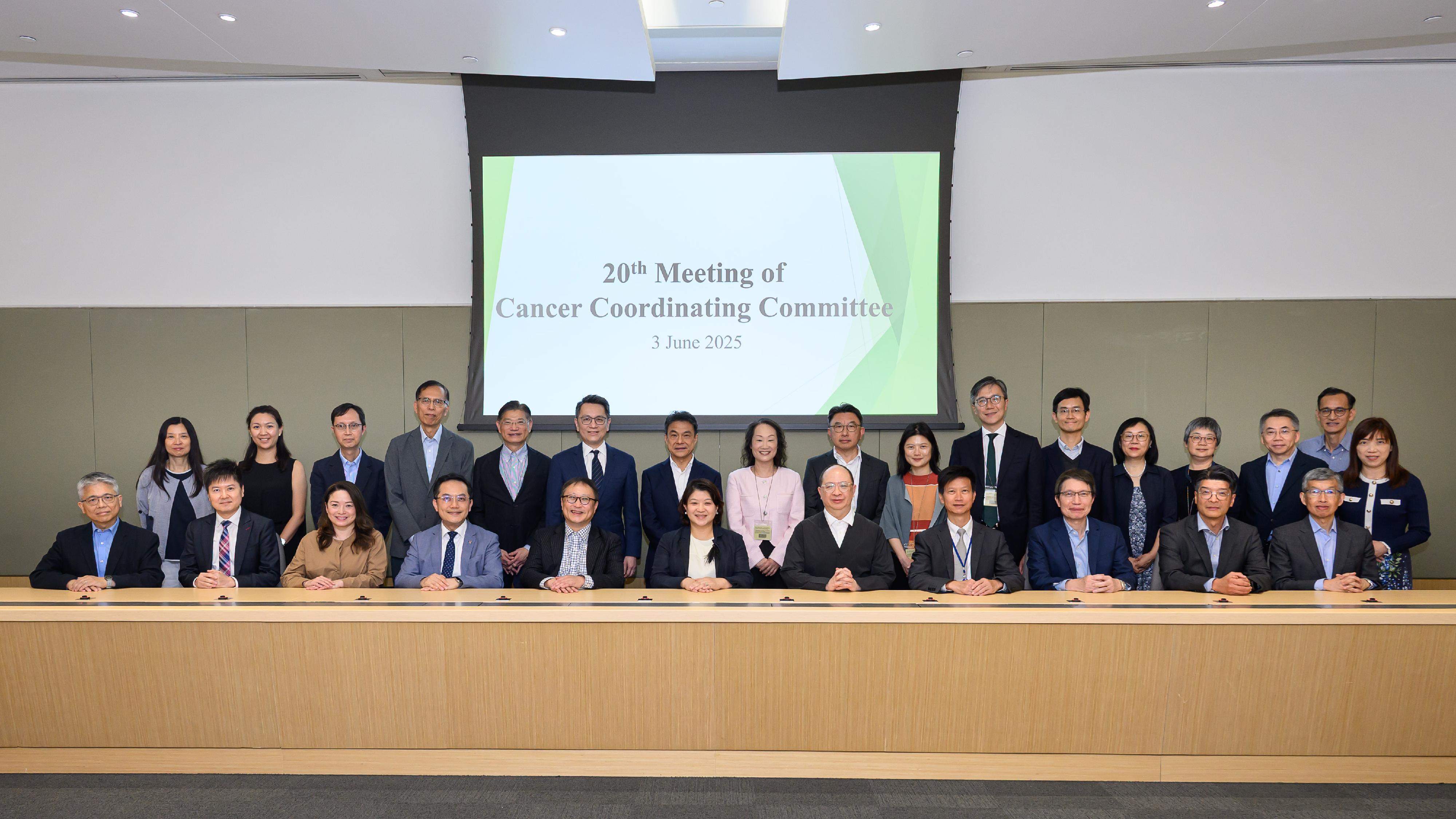 The Acting Secretary for Health, Dr Libby Lee, chaired the 20th meeting of the Cancer Coordinating Committee (CCC) today (June 3) to discuss the response strategies and measures against cancer with relevant government departments and organisations. Photo shows Dr Lee (front row, centre); the Director of Health, Dr Ronald Lam (front row, fourth left); Deputy Secretary for Health Mr Sam Hui (front row, fourth right); the Controller of the Centre for Health Protection of the Department of Health, Dr Edwin Tsui (front row, second left); the Director of Cluster Services of the Hospital Authority, Dr Simon Tang (front row, first right), and other committee members before the meeting.
