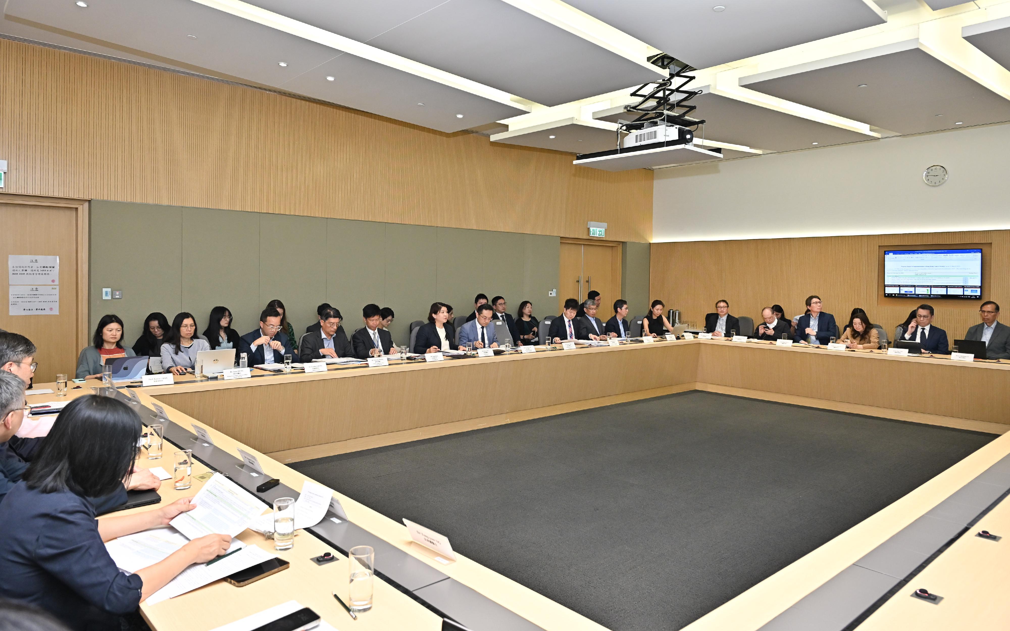 The Acting Secretary for Health, Dr Libby Lee (sixth left), chairs the 20th meeting of the Cancer Coordinating Committee (CCC) today (June 3) to discuss the response strategies and measures against cancer with relevant government departments and organisations. The Director of Health, Dr Ronald Lam (seventh left); Deputy Secretary for Health Mr Sam Hui (fifth left); the Controller of the Centre for Health Protection of the Department of Health, Dr Edwin Tsui (eighth left); and the Director of Cluster Services of the Hospital Authority, Dr Simon Tang (ninth left), also attended.
