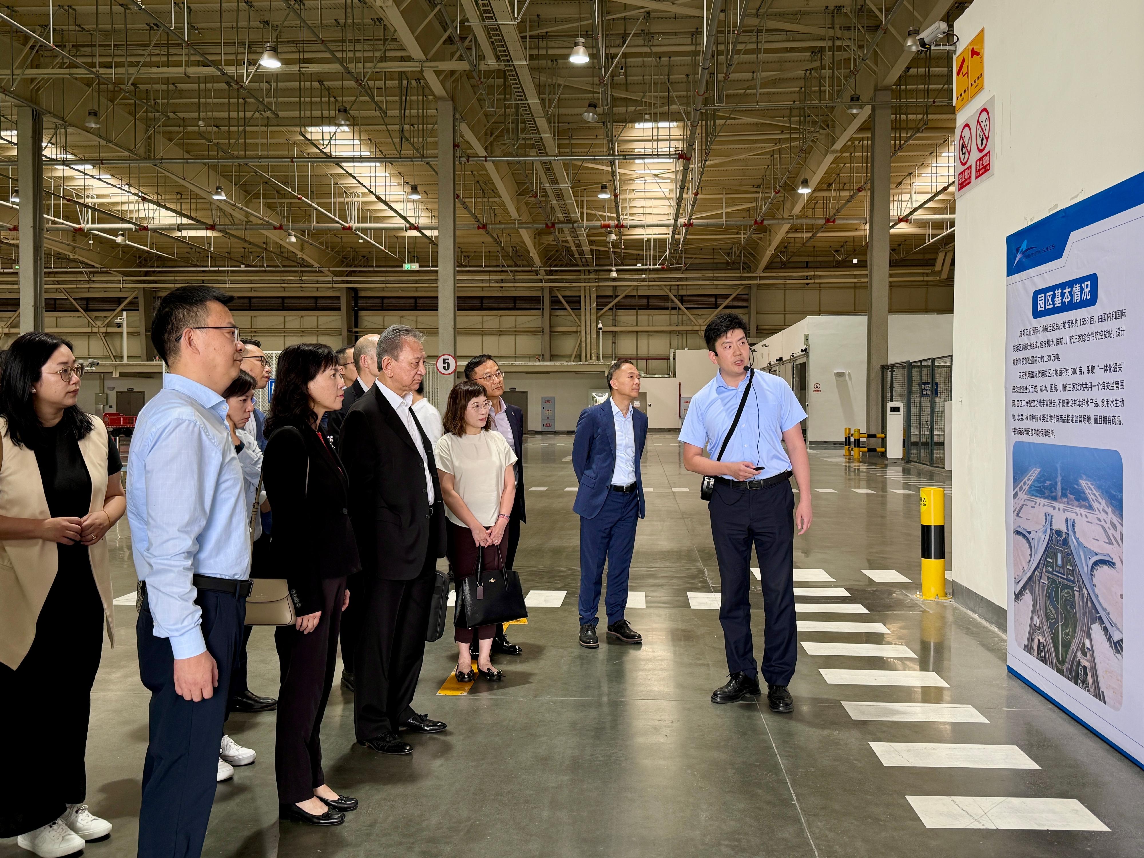 The Secretary for Transport and Logistics, Ms Mable Chan, led a delegation of the Hong Kong Logistics Development Council to visit Chengdu today (June 4). Photo shows Ms Chan (front row, second left) visiting the international cargo terminal at Chengdu Tianfu International Airport to inspect its checking procedures.