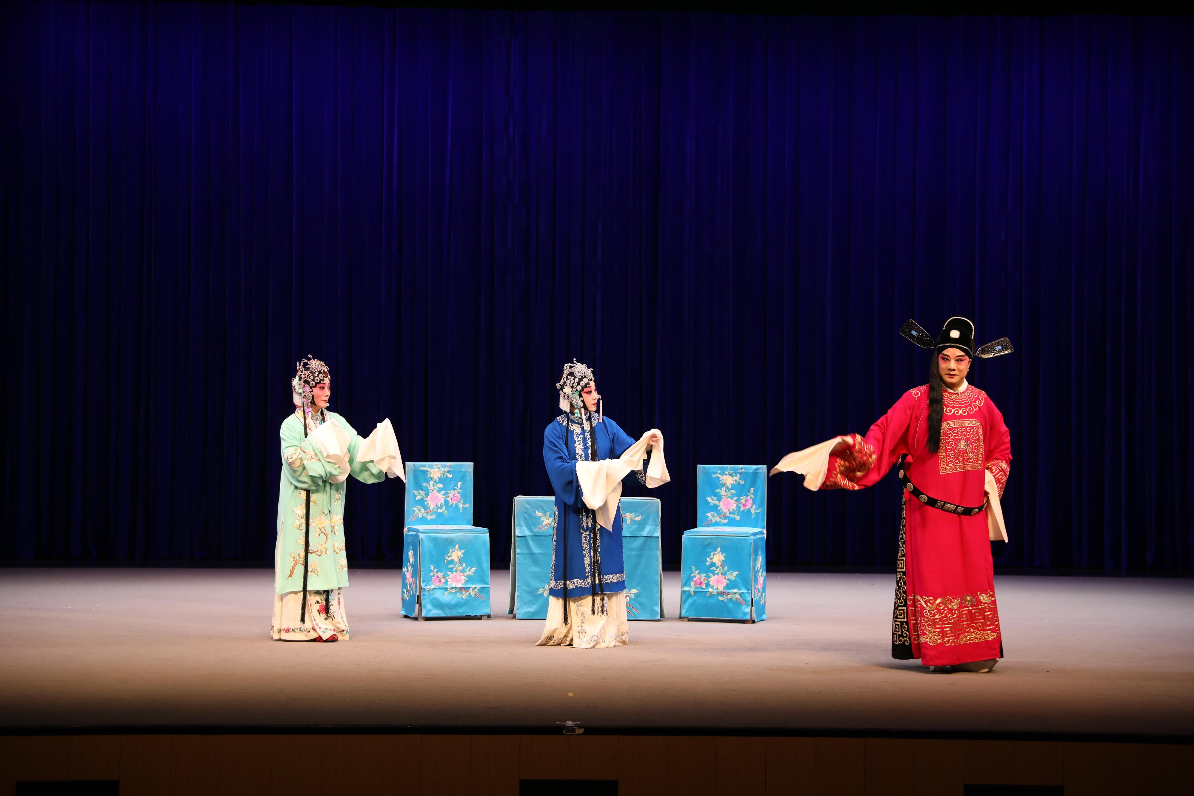 The Leisure and Cultural Services Department has invited the Xi'an Performing Arts Group's Youth Experimental Troupe of Qinqiang Opera to come to Hong Kong to perform two Qinqiang classic pieces in early July. Photo shows a scene from "Zhou Ren on the Way Home".
