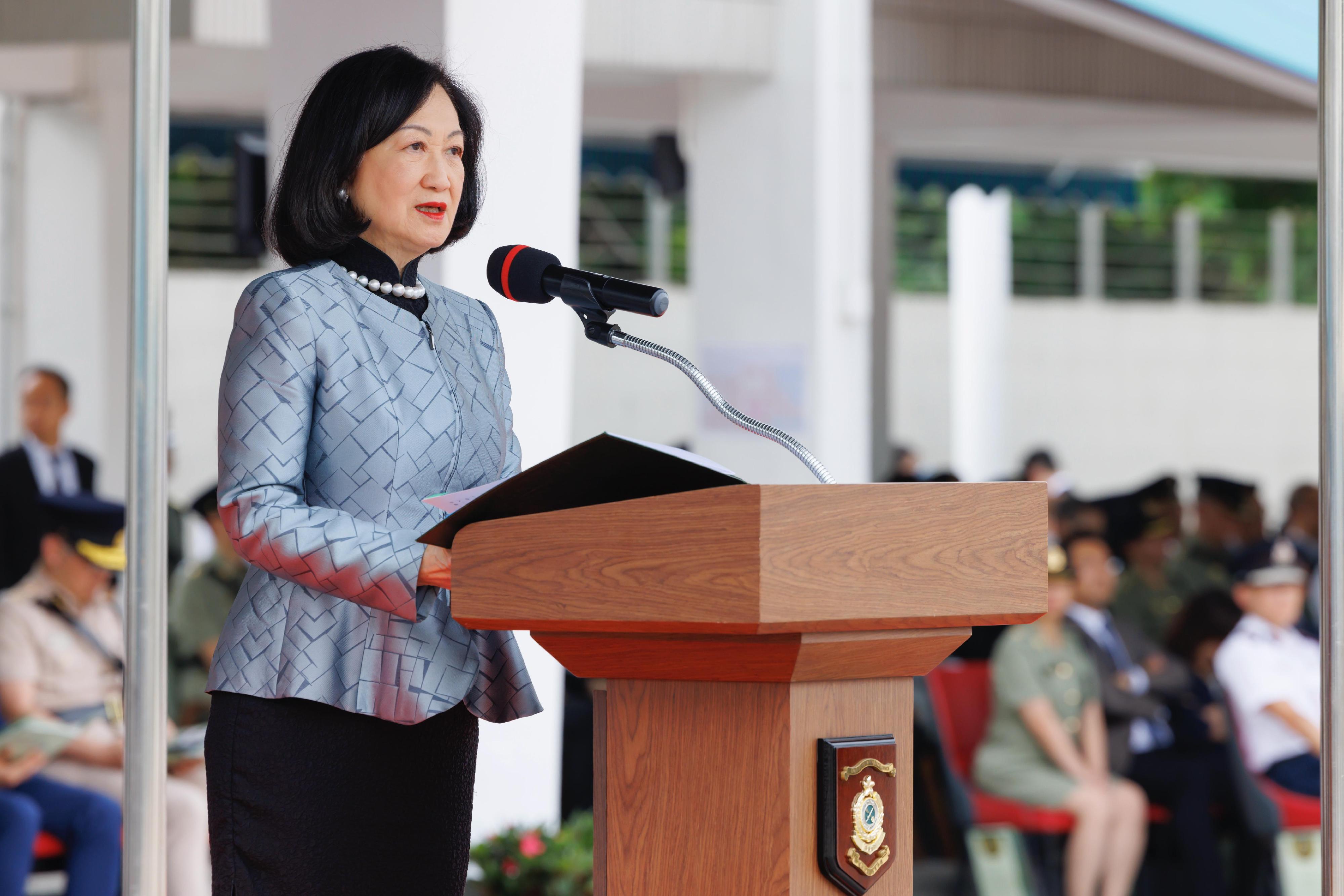 行政會議非官守議員召集人葉劉淑儀今日（六月五日）在香港海關學員結業會操致辭。