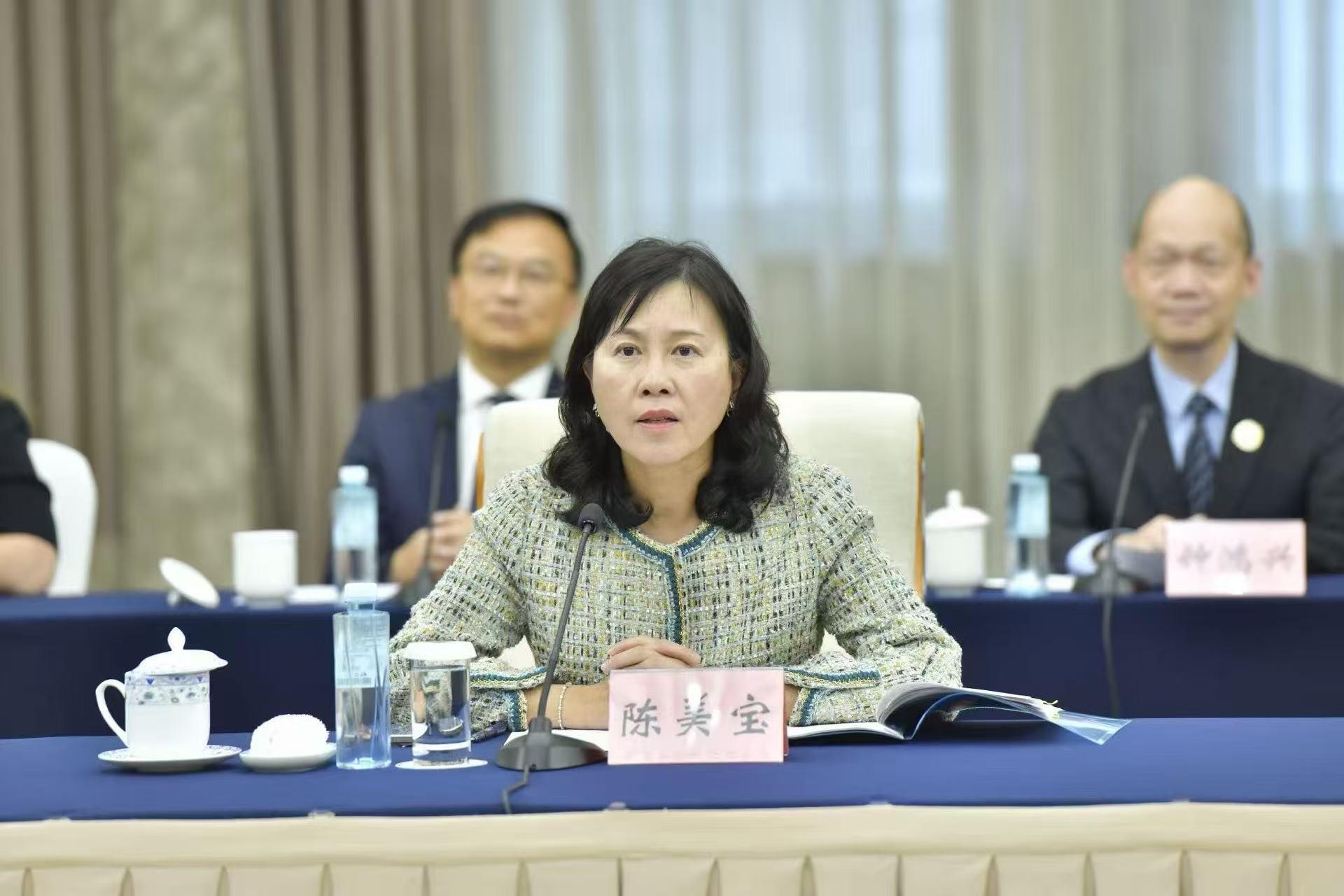 運輸及物流局局長陳美寶今日（六月六日）與代表團繼續重慶訪問行程，並與重慶市人民政府副市長鄭向東會面。圖示陳美寶在會上發言。