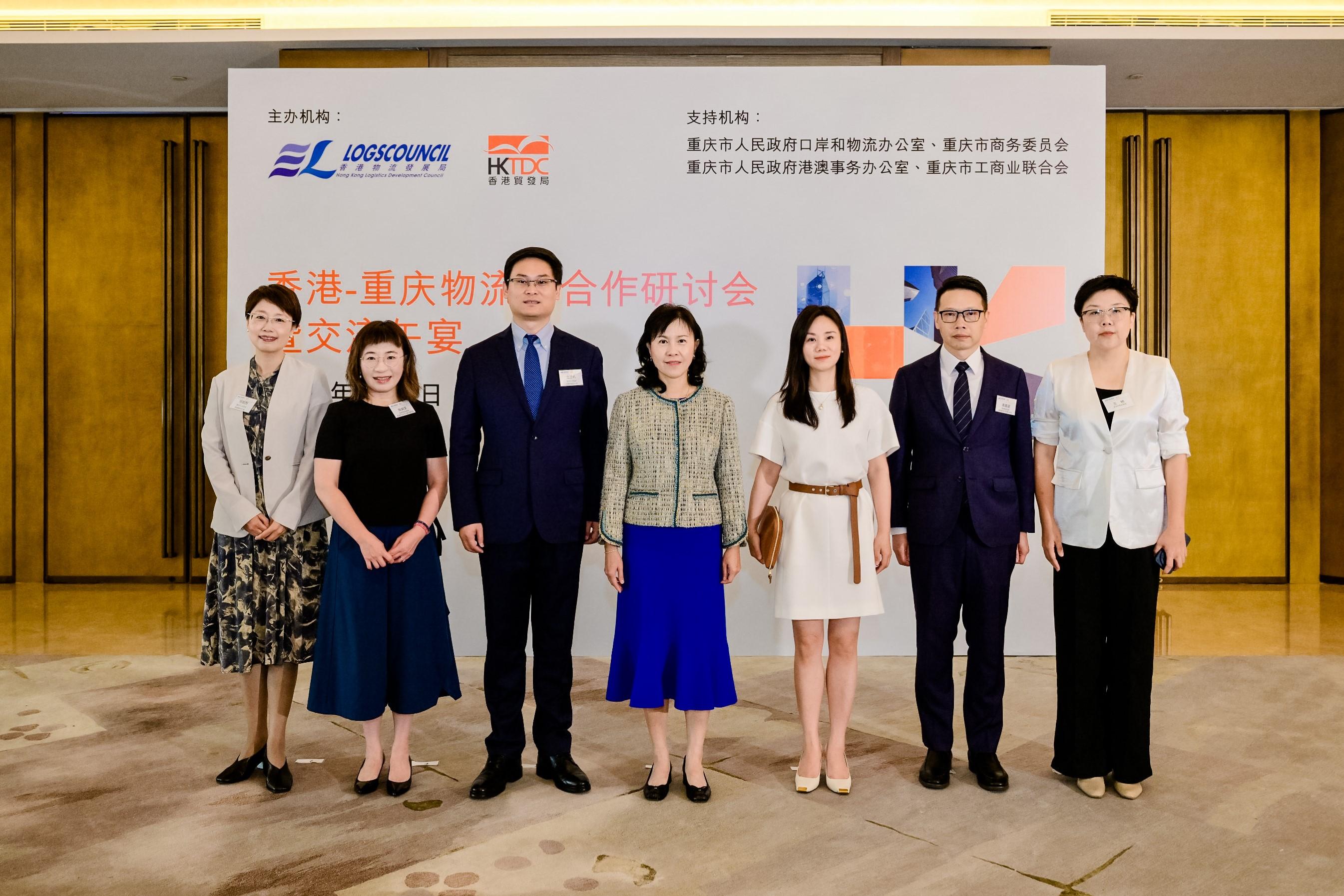 The Secretary for Transport and Logistics, Ms Mable Chan, attended the Hong Kong-Chongqing logistics sector co-operation seminar and luncheon in Chongqing today (June 5). Photo shows Ms Chan (centre); Deputy Director of the Chongqing Municipal Commission of Commerce Ms Ye Lina (third right); Deputy Director of the Hong Kong and Macao Affairs Office of the Chongqing Municipal People's Government Ms Zhang Yaqian (first left); Deputy Director of the Port and Logistics Office of the Chongqing Municipal People's Government Mr Wang Shanli (third left) and other guests at the seminar.
