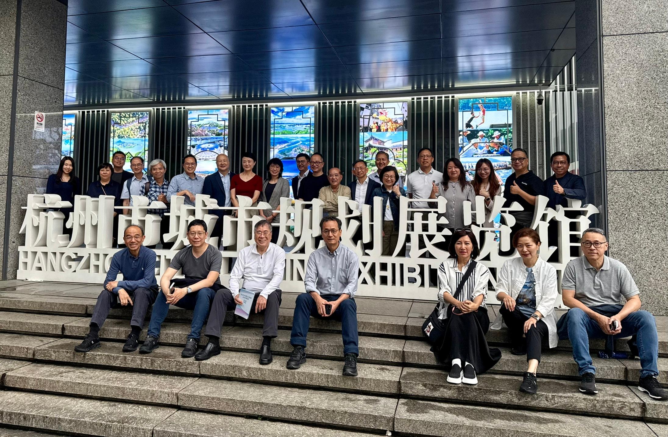 The Town Planning Board delegation visited Hangzhou and Shanghai from June 1 to 4 to better understand the prevailing urban planning and development of these cities.  Photo shows the Chairperson of the Town Planning Board, Ms Doris Ho (back row, ninth left); the Director of Planning, Mr Tom Yip (front row, fourth left); and the Director of the Hangzhou Bureau of Planning and Natural Resources, Mr He Jie (back row, 10th left), together with the delegation after visiting the Hangzhou City Planning Exhibition Hall.