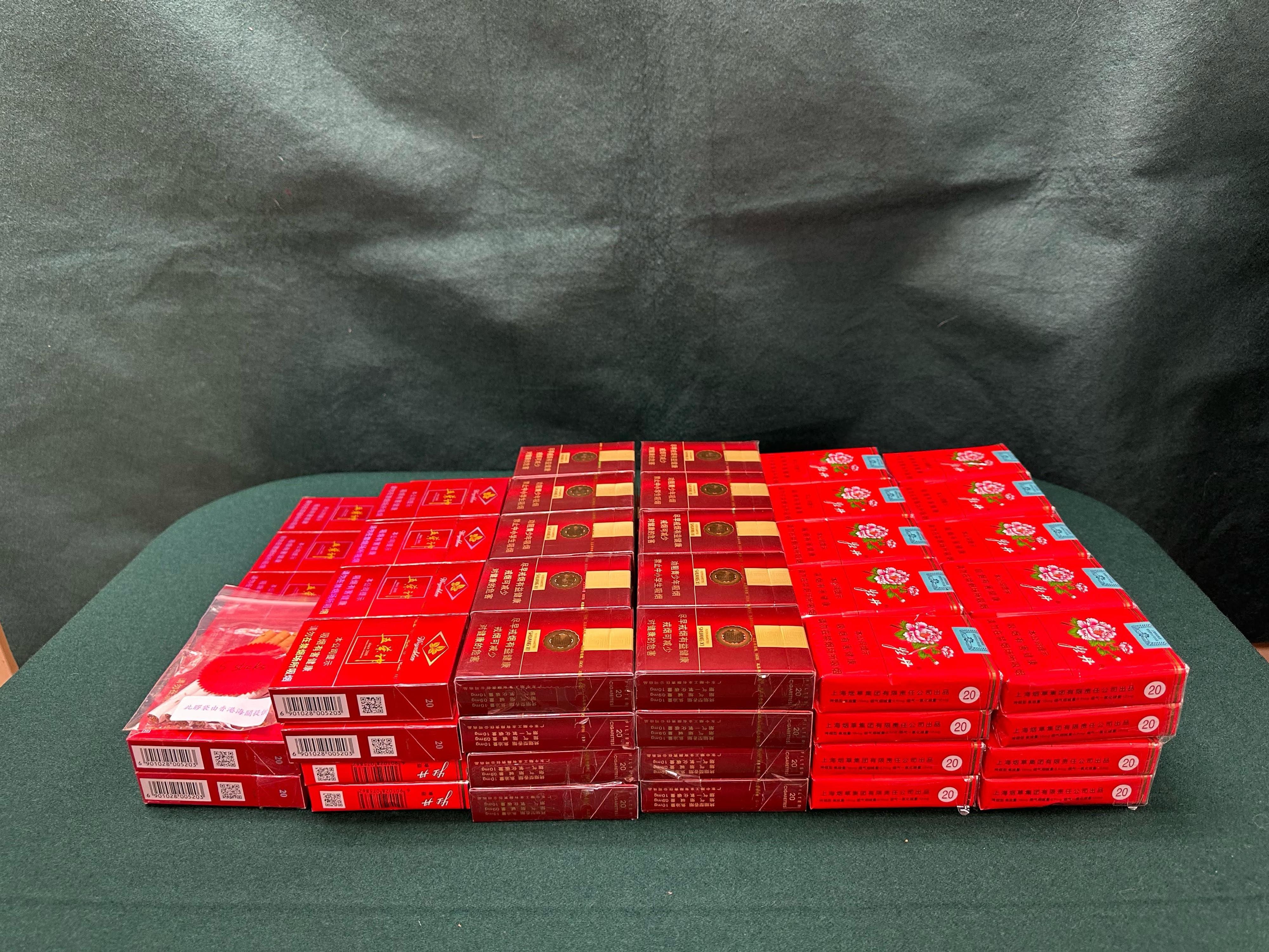 An incoming 59-year-old male passenger was sentenced to three weeks' imprisonment with a fine of $1,500 at the Fanling Magistrates' Courts today (June 6) for possessing duty-not-paid cigarettes and failing to declare to Customs Officers, in contravention of the Dutiable Commodities Ordinance. Photo shows the duty-not-paid cigarettes seized.