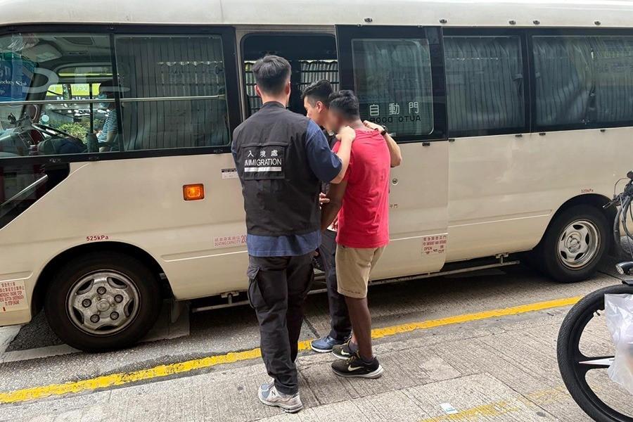 The Immigration Department mounted a series of territory-wide anti-illegal worker operations codenamed "Contribute", "Greenlane", "Lightshadow" and "Twilight", for four consecutive days from June 2 to yesterday (June 5). Photo shows a suspected illegal worker arrested during an operation.