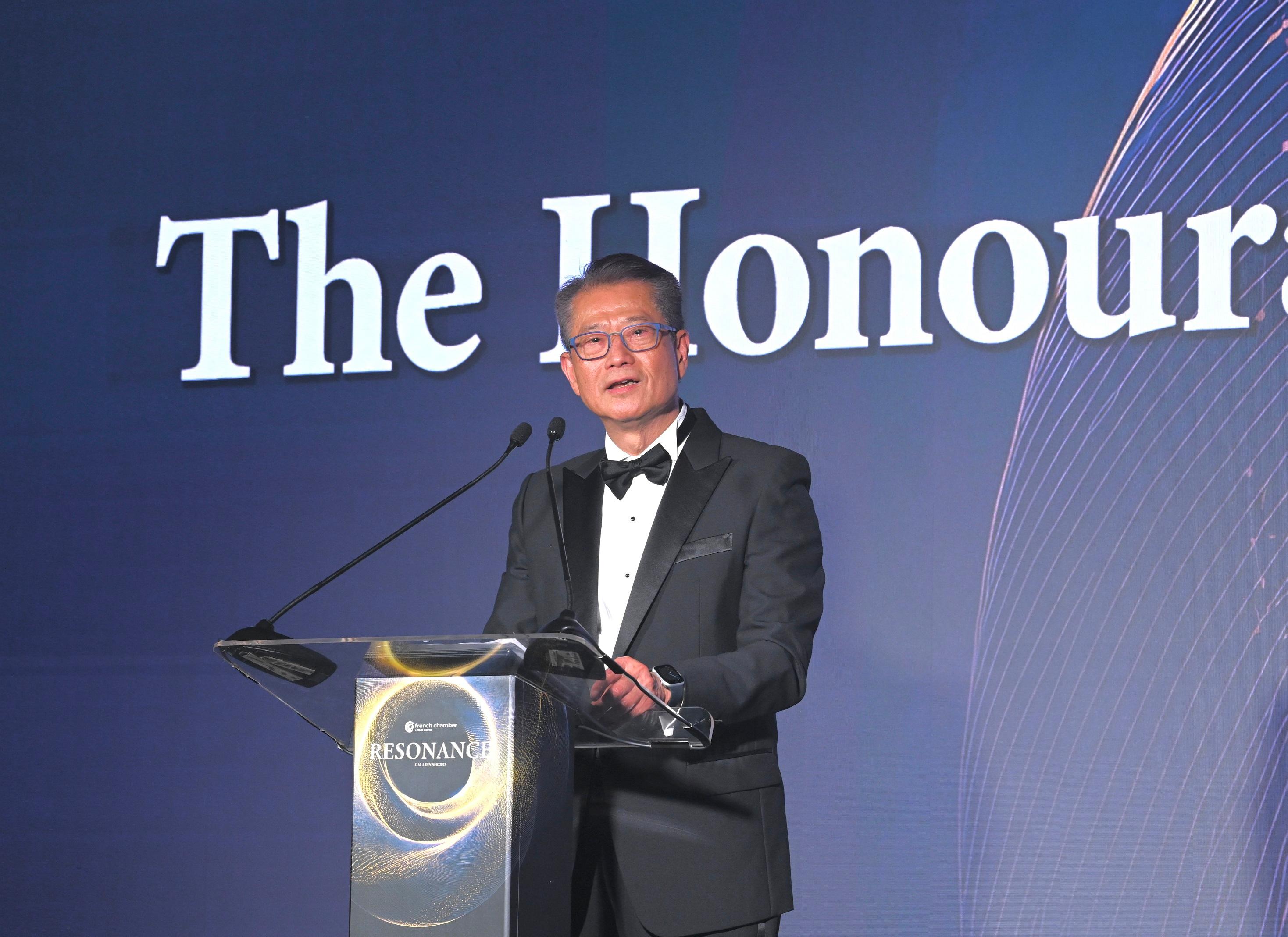 The Financial Secretary, Mr Paul Chan, speaks at the French Chamber of Commerce and Industry in Hong Kong Gala Dinner this evening (June 6). 