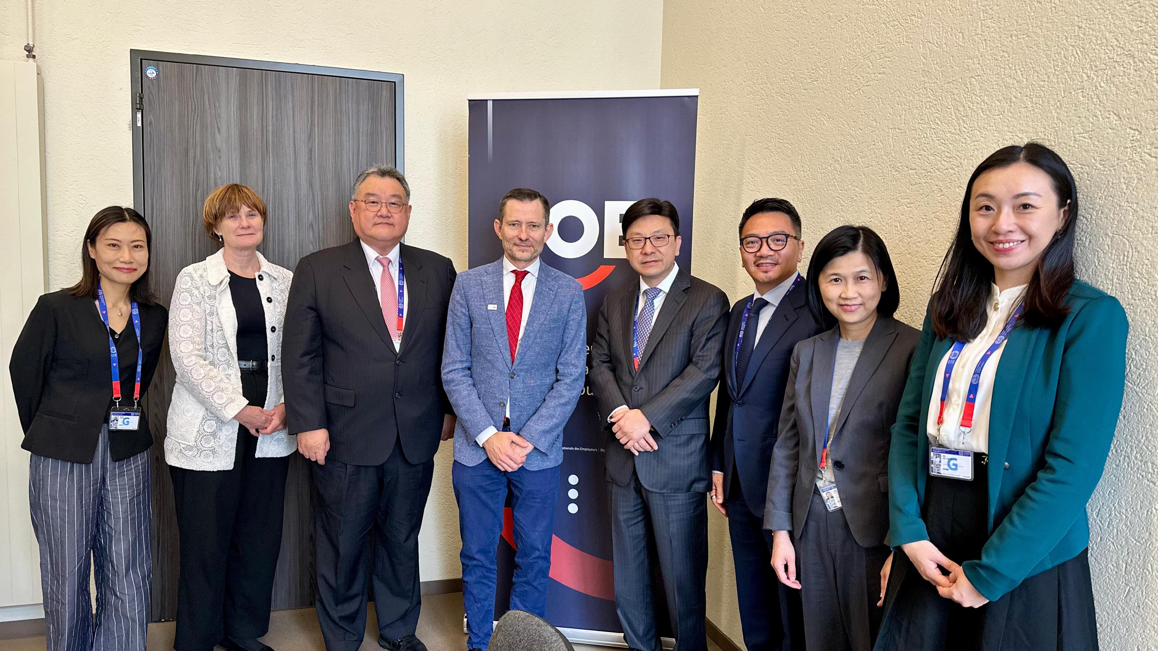The Secretary for Labour and Welfare, Mr Chris Sun, arrived in Geneva, Switzerland, on June 4 (Geneva time) to attend the 113th Session of the International Labour Conference. Photo shows Mr Sun (fourth right) with the Secretary-General of International Organisation of Employers, Mr Roberto Suárez Santos (fourth left), on June 5 morning (Geneva time). Mr Sun introduced the Government's continuous work on improving employees' rights and benefits in Hong Kong. The Assistant Commissioner for Labour (Development), Ms Catherine Law (second right), and Employer Representatives of the Labour Advisory Board Mr Emil Yu (third left) and Mr Ricky Chan (third right) also attended.