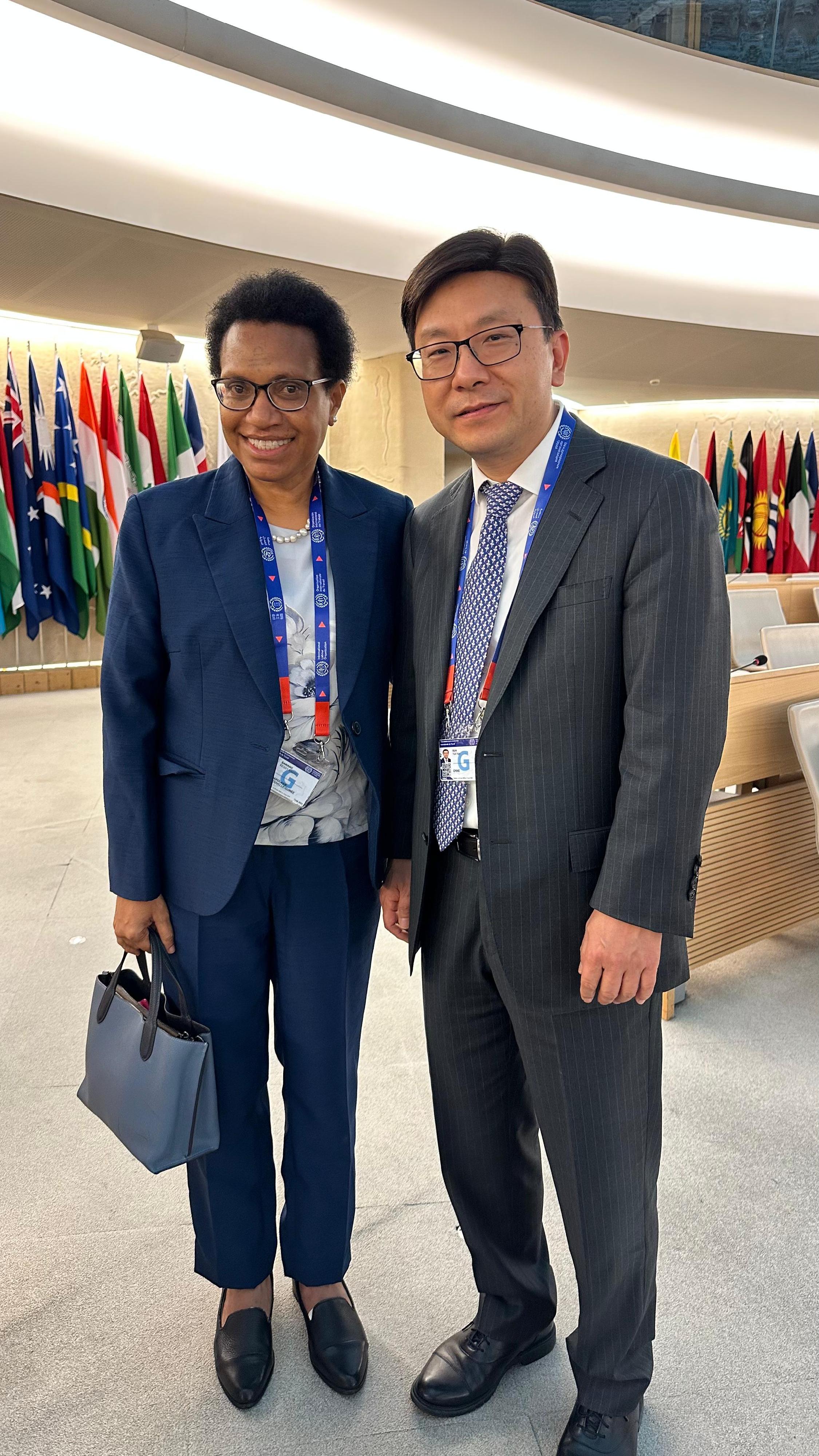 The Secretary for Labour and Welfare, Mr Chris Sun, arrived in Geneva, Switzerland, on June 4 (Geneva time) to attend the 113th Session of the International Labour Conference. Photo shows Mr Sun (right) with the Minister for Labour and Employment of Papua New Guinea, Ms Kessy Sawang (left), at the conference venue on June 6 afternoon (Geneva time).