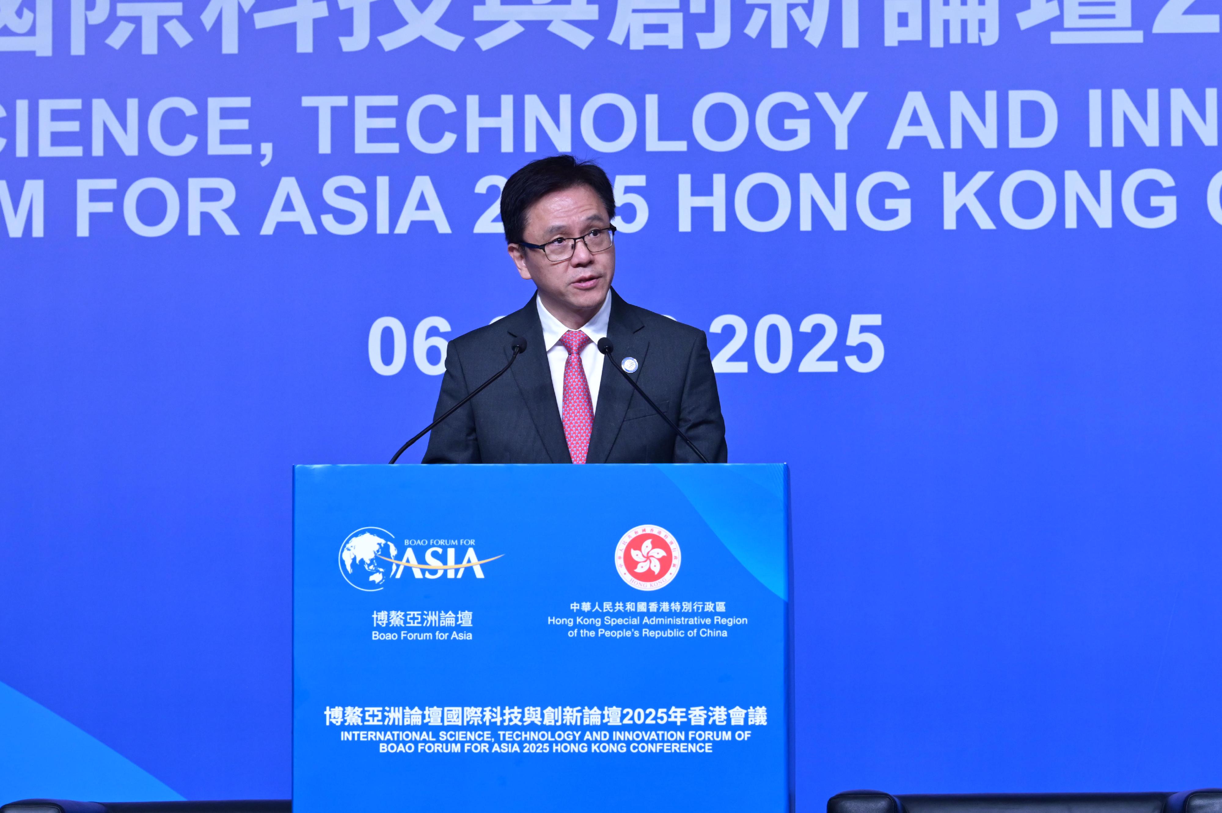 Co-organised by the Hong Kong Special Administrative Region Government and Boao Forum for Asia, the International Science, Technology and Innovation Forum of the Boao Forum for Asia 2025 Hong Kong Conference was held at the Hong Kong Convention and Exhibition Centre for two consecutive days (June 6 and 7). Photo shows the Secretary for Innovation, Technology and Industry, Professor Sun Dong, speaking at the Hong Kong Forum today (June 7). 
