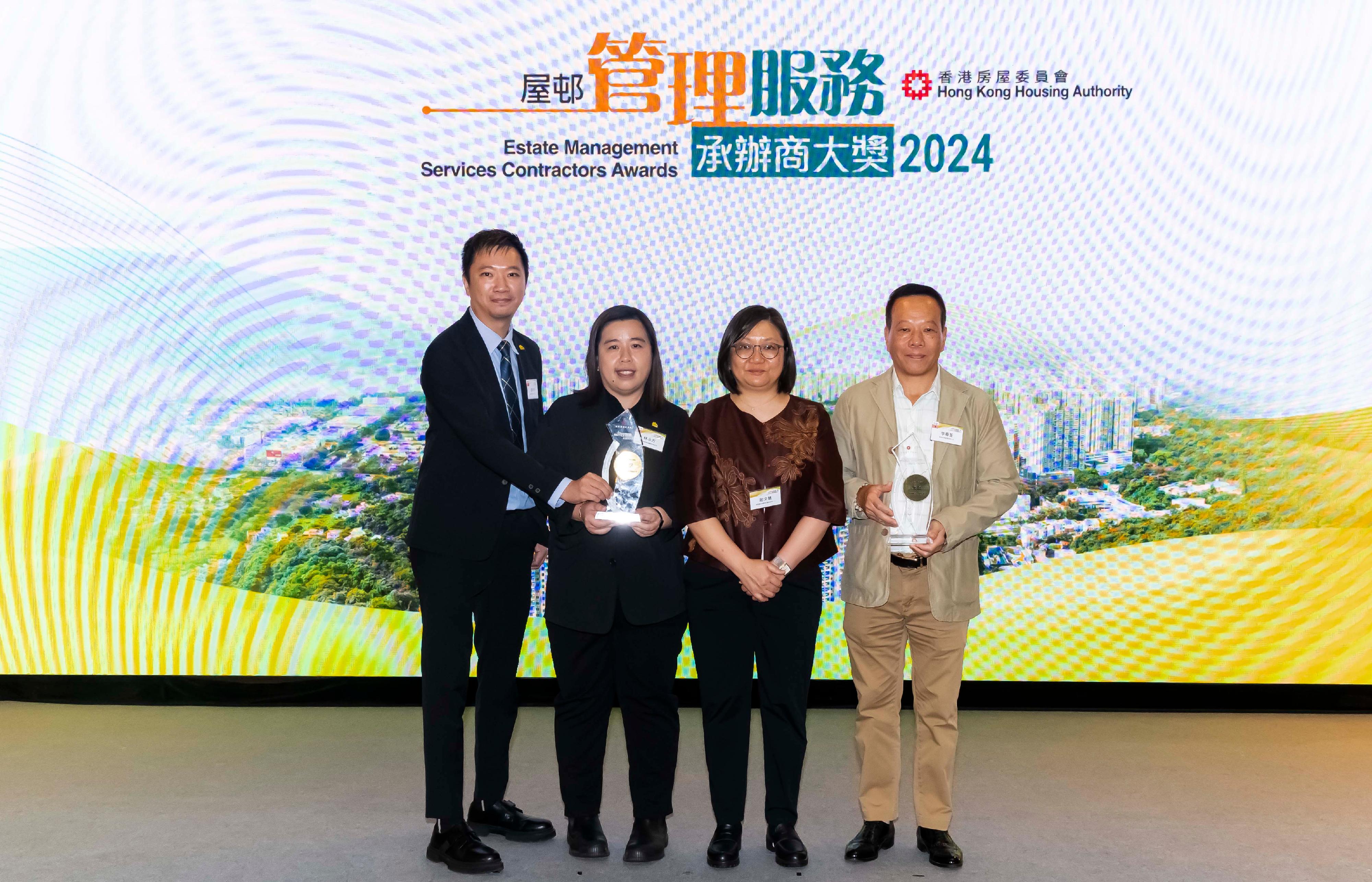 The Hong Kong Housing Authority hosted the Estate Management Services Contractors Awards 2024 presentation ceremony at Domain in Yau Tong today (June 10). Photo shows the Assistant Director of Housing (Estate Management)(1), Ms Hamidah Haroon (second right), with the representatives of the winners of the Gold Awards of Best Cleansing Service Contractor and Best Security Service Contractor.