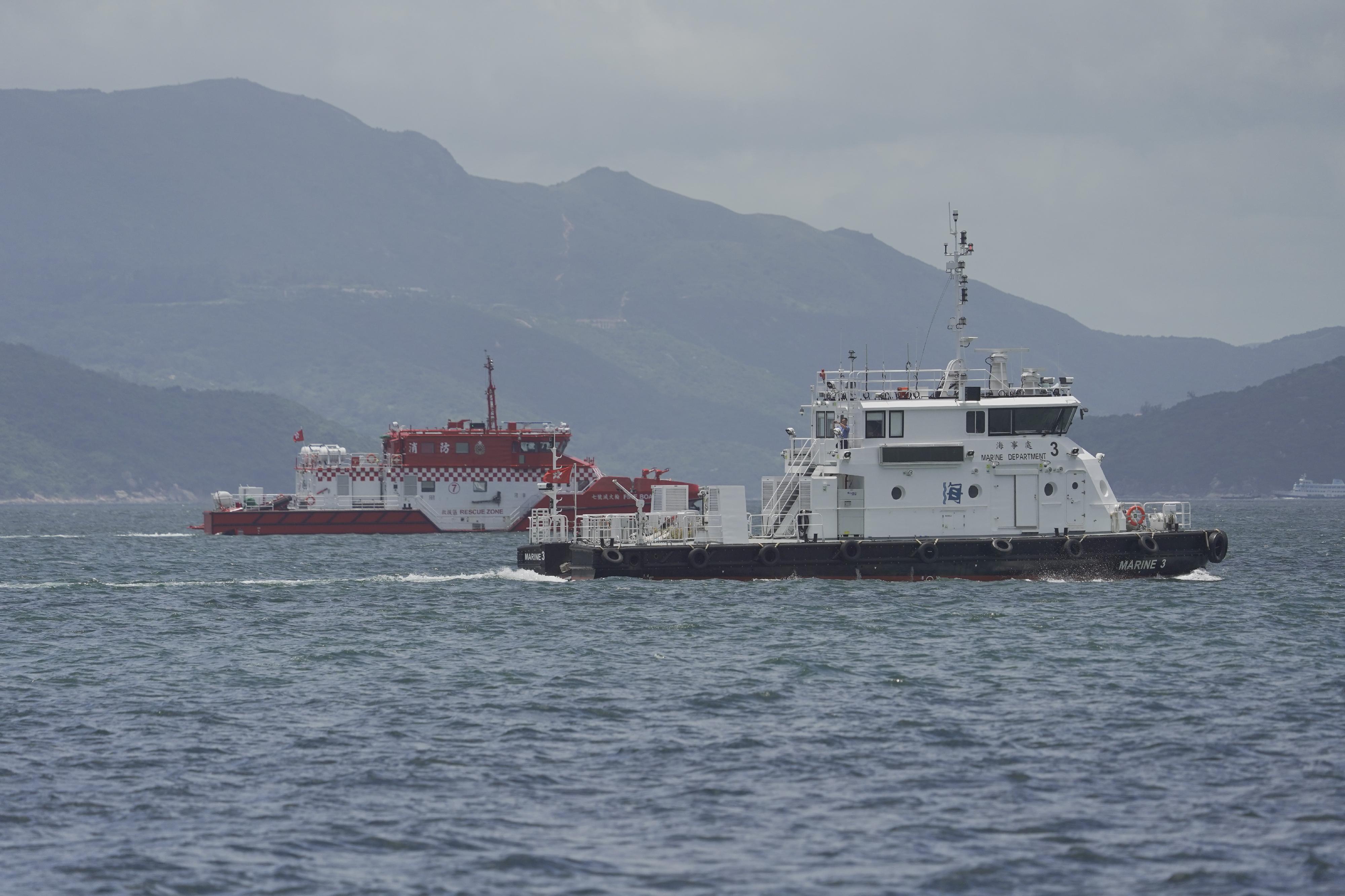 The Marine Department, in collaboration with the search and rescue (SAR) agencies in Guangdong and Macao as well as several Hong Kong government departments, smoothly conducted a joint maritime SAR exercise in the waters off Ha Mei Wan, Lamma Island, today (June 11). Photo shows participating SAR agencies regulating traffic in the surrounding area to ensure safety at the scene.