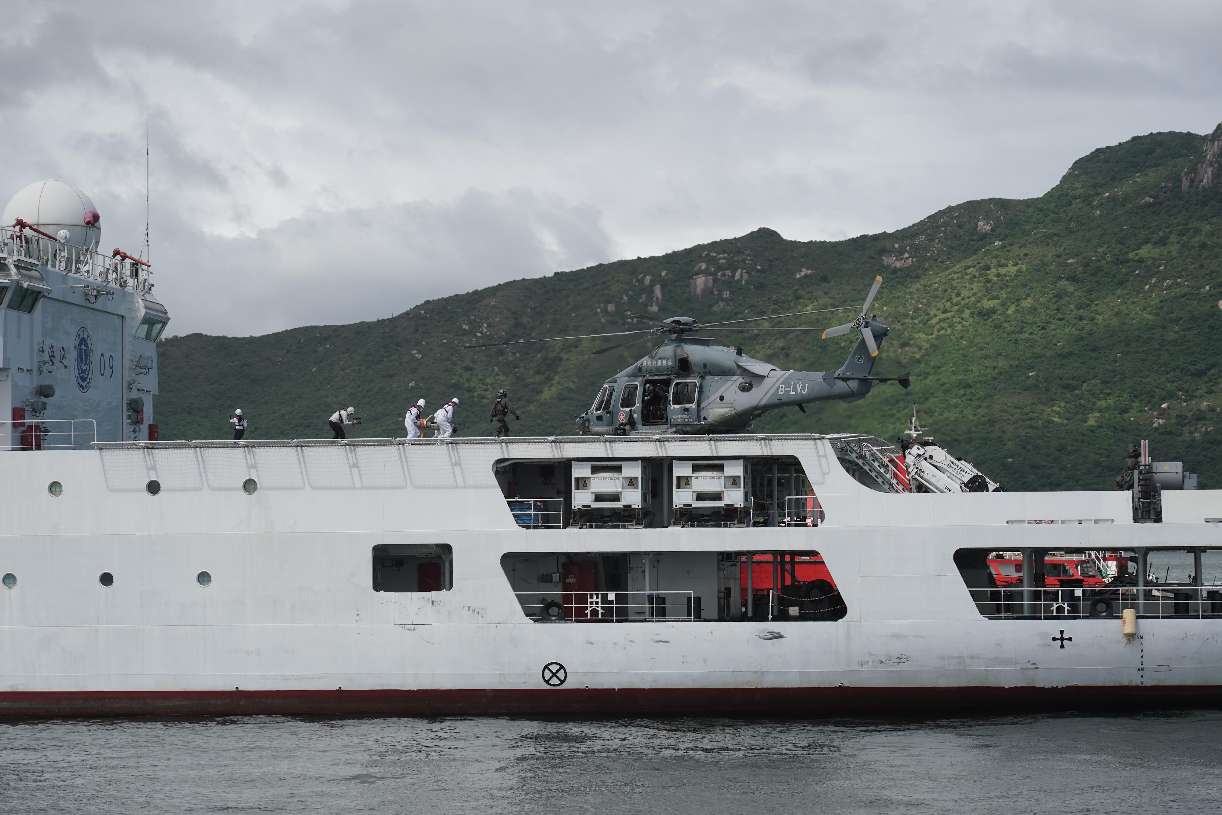 The Marine Department, in collaboration with the search and rescue (SAR) agencies in Guangdong and Macao as well as several Hong Kong government departments, smoothly conducted a joint maritime SAR exercise in the waters off Ha Mei Wan, Lamma Island, today (June 11). Photo shows a seriously injured person being transferred by helicopter to hospital for treatment.