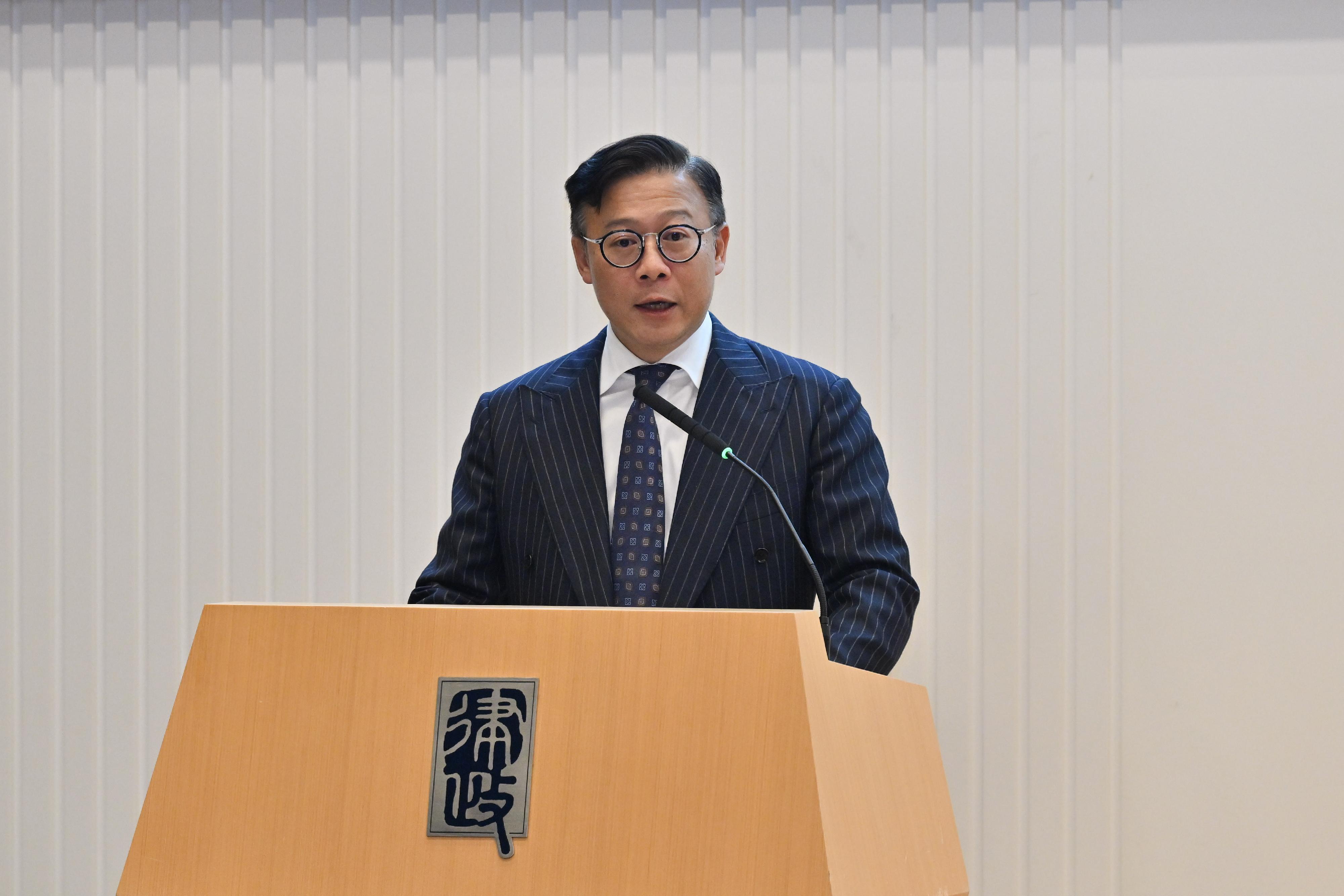 律政司今日（六月十二日）舉行首場法律科技圓桌會議。圖示律政司副司長兼推動法律科技發展諮詢小組主席張國鈞博士在會議上致辭。