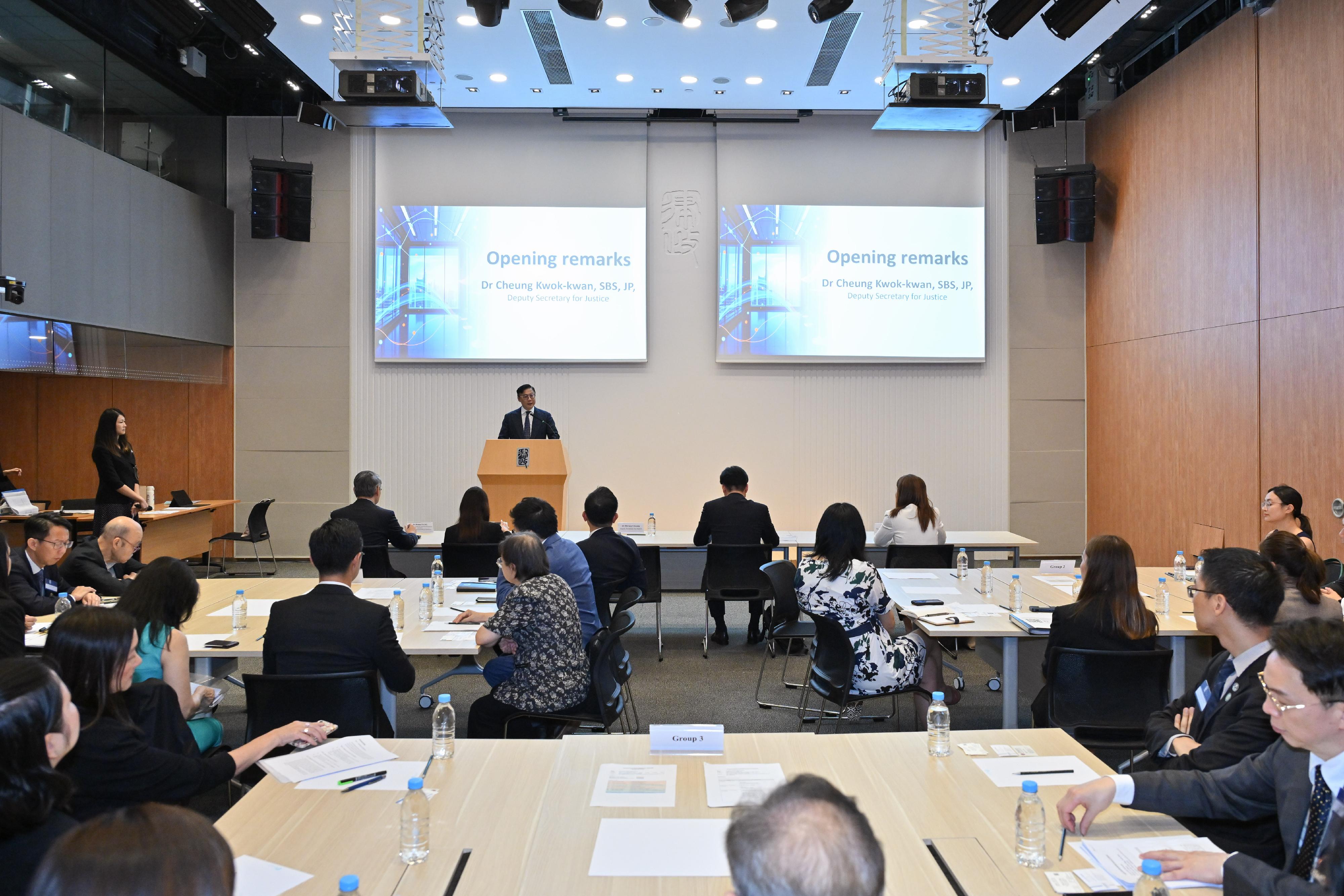 The Department of Justice today (June 12) held the first round of LexGoTech Roundtable. Photo shows the Deputy Secretary for Justice and the Chairman of the Consultation Group on LawTech Development, Dr Cheung Kwok-kwan, speaking at the roundtable.