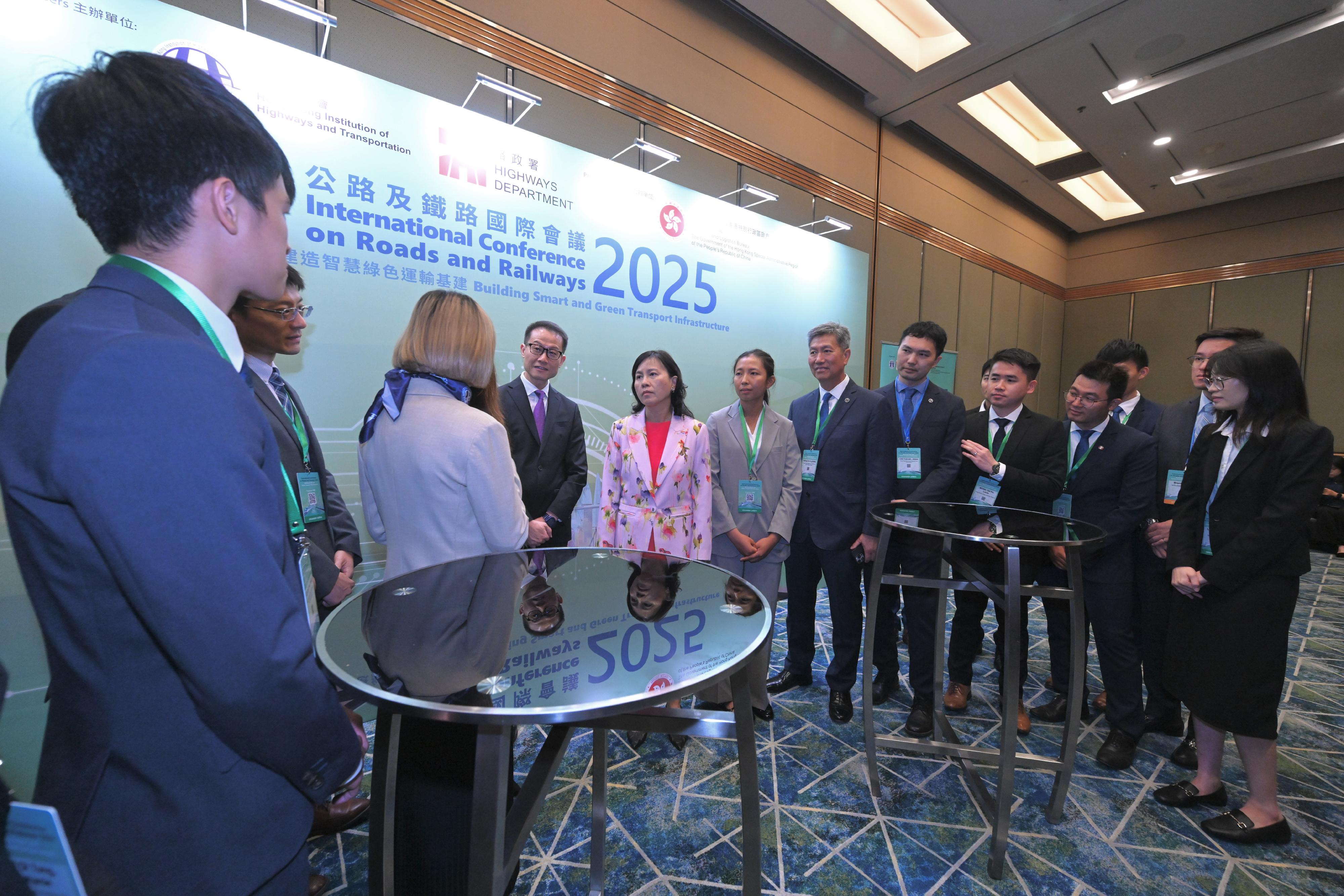 The Secretary for Transport and Logistics, Ms Mable Chan (centre), accompanied by the Director of Highways, Mr Tony Yau (fourth left), and the President of Hong Kong Institution of Highways and Transportation, Mr Alfred Leung (seventh left), interacts with young engineers during the International Conference on Roads and Railways 2025 today (June 12), sharing experiences on formulation of policies, and listening to their visions regarding infrastructure development in Hong Kong.