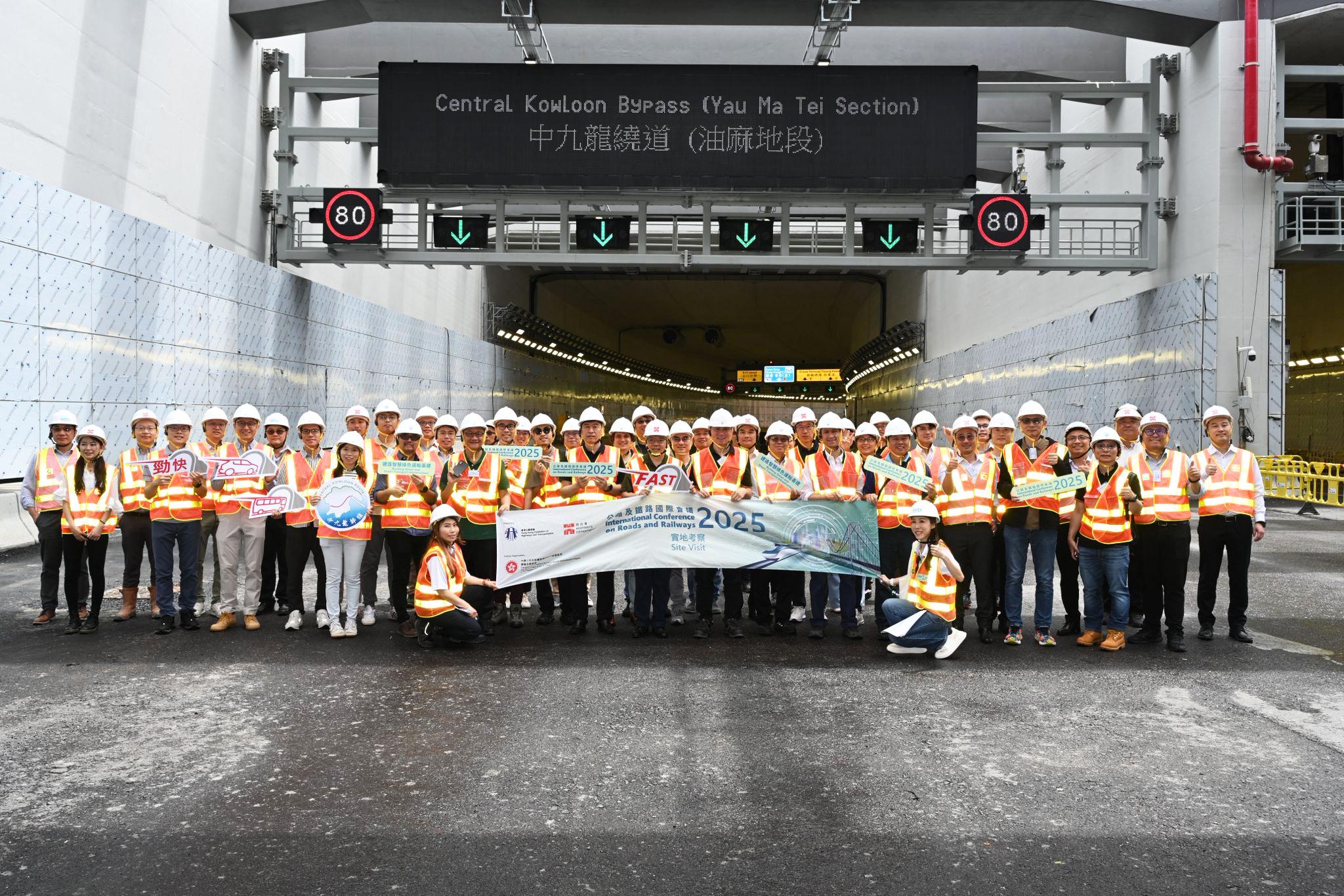 The two-day International Conference on Roads and Railways 2025 co-organised by the Highways Department and the Hong Kong Institution of Highways and Transportation successfully concluded yesterday (June 13). The participants were arranged to visit the works sites of the Central Kowloon Route (CKR) and the MTR Corporation Limited Tung Chung Line Extension projects respectively today (June 14). The delegation is pictured with the CKR project team of the HyD at the Kai Tak Depressed Road after being briefed on the project.
