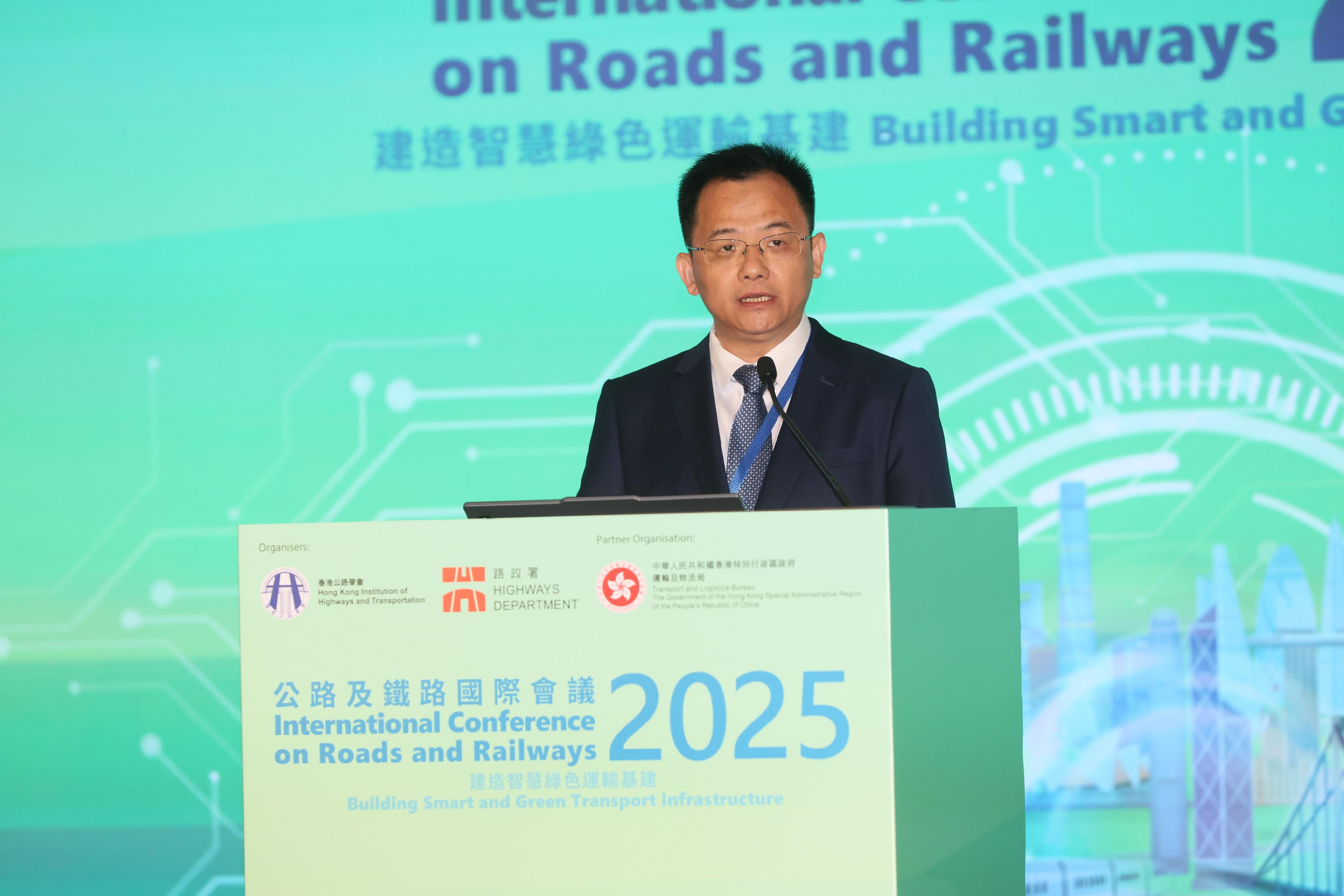 The two-day International Conference on Roads and Railways 2025 co-organised by the Highways Department and the Hong Kong Institution of Highways and Transportation successfully concluded yesterday (June 13). Photo shows Vice President of the Research Institute of Highway of the Ministry of Transport of the People's Republic of China, Mr Wang Shuiyin, delivering an opening speech at the conference yesterday.