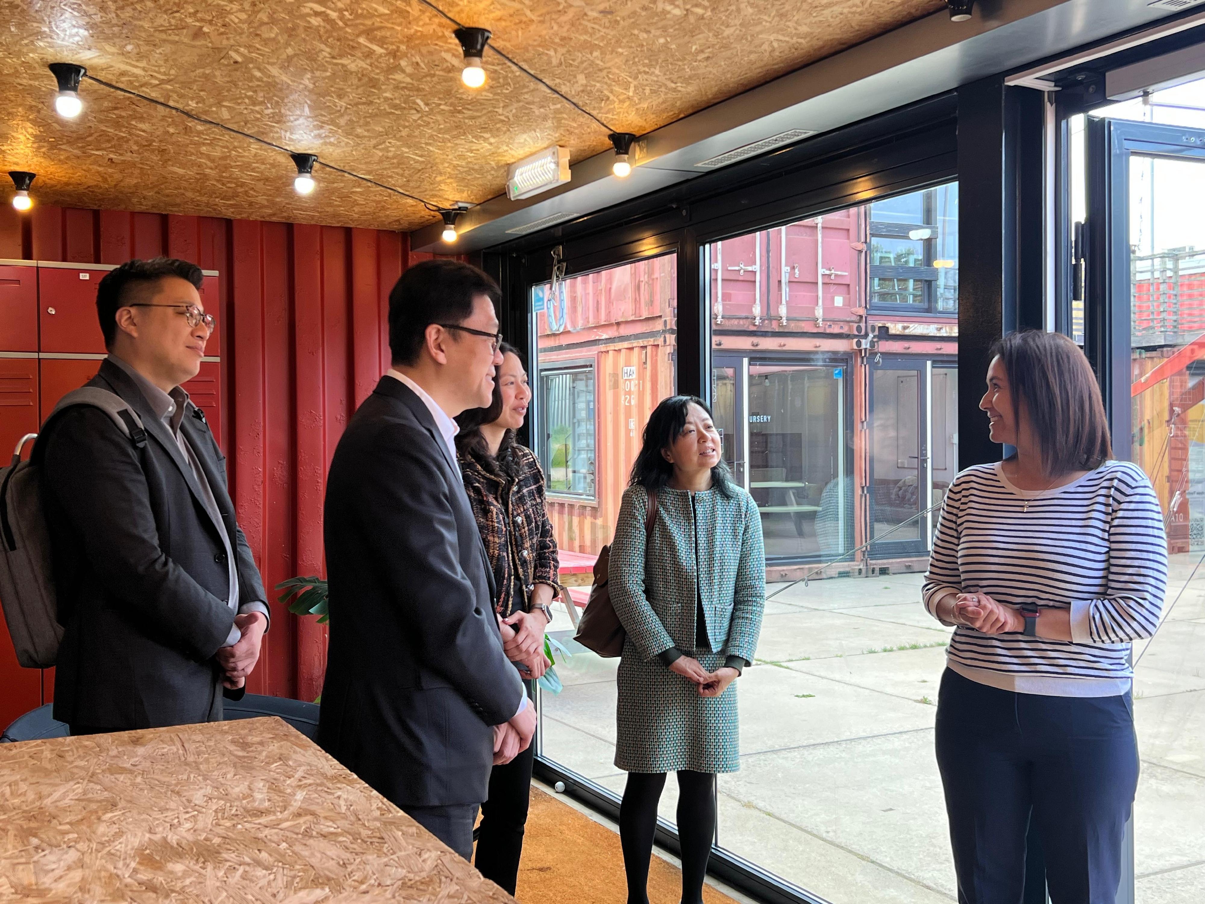 The Secretary for Innovation, Technology and Industry, Professor Sun Dong (second left), visited the start-up incubator and community workspace, Amsterdam Venture Studios Startup Village in the Netherlands on June 15 (Amsterdam time).