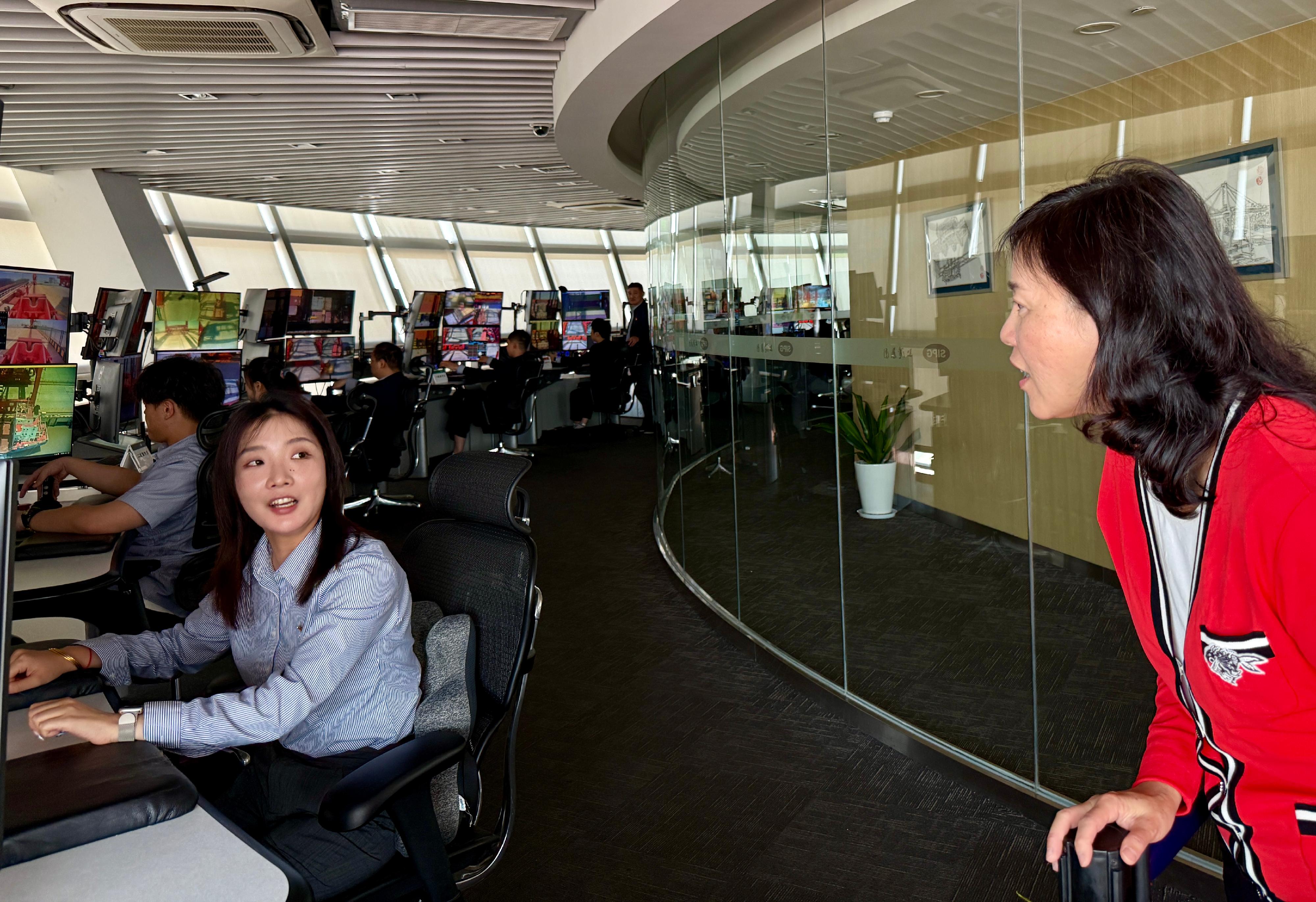 The Secretary for Transport and Logistics, Ms Mable Chan, continued her visit to Shanghai today (June 17). Photo shows Ms Chan (right) inspecting the Yangshan Port and learning about long-distance operations.