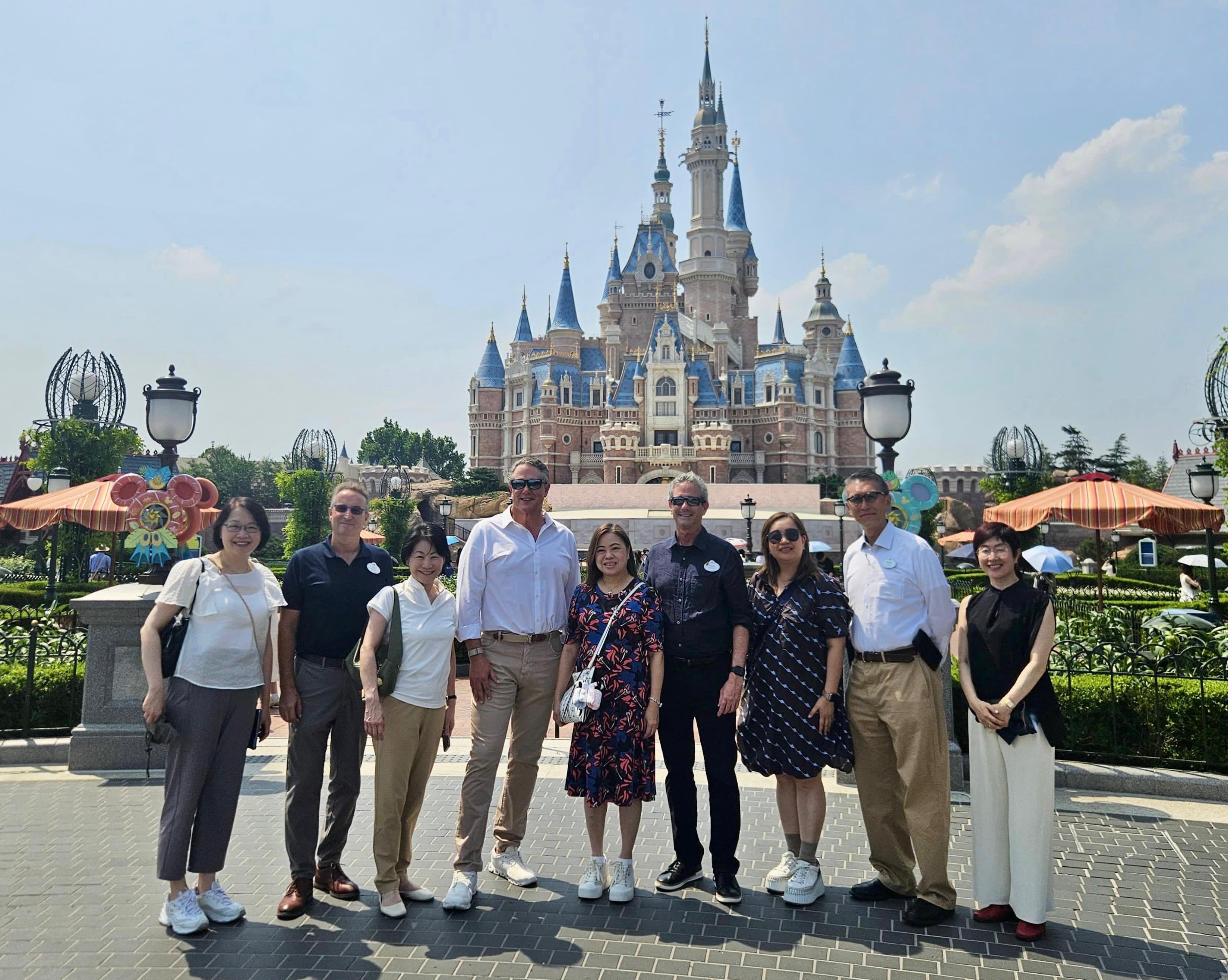 The Secretary for Culture, Sports and Tourism, Miss Rosanna Law (centre), visited the Shanghai Disney Resort to learn about its operation and development yesterday (June 17). The Permanent Secretary for Culture, Sports and Tourism, Ms Vivian Sum (third left); the Commissioner for Tourism, Mrs Angelina Cheung (first left); the Director of Hong Kong Economic and Trade Office in Shanghai, Mrs Laura Aron (first right); the Managing Director of the Hong Kong Disneyland Resort, Mr Michael Moriarty (fourth left); the President and General Manager of Shanghai Disney Resort, Mr Andrew Bolstein (fourth right); the Vice President of Communications and Public Affairs of Hong Kong Disneyland Resort, Ms Anita Lai (third right); and the Vice President of Public Affairs and Communications of Shanghai Disney Resort, Mr Murray King (second left) were also present. 