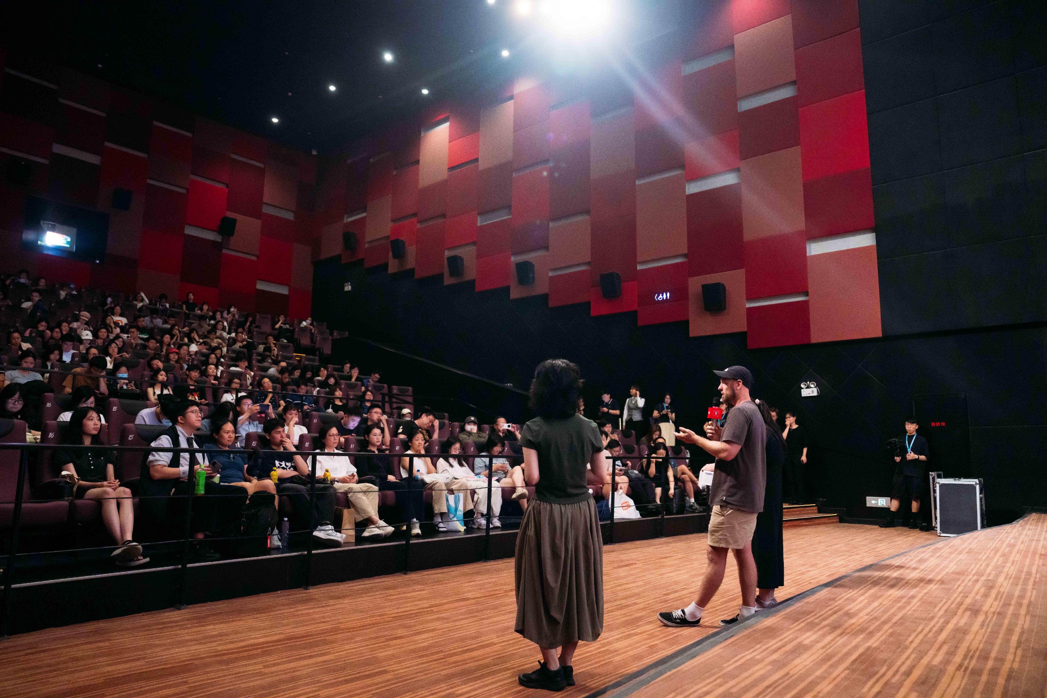 The Cultural and Creative Industries Development Agency of the Culture, Sports and Tourism Bureau and the Hong Kong Film Development Council led an industry delegation to attend the 27th Shanghai International Film Festival. Photo shows a post-screening discussion of the movie "Four Trails", held on June 16.
