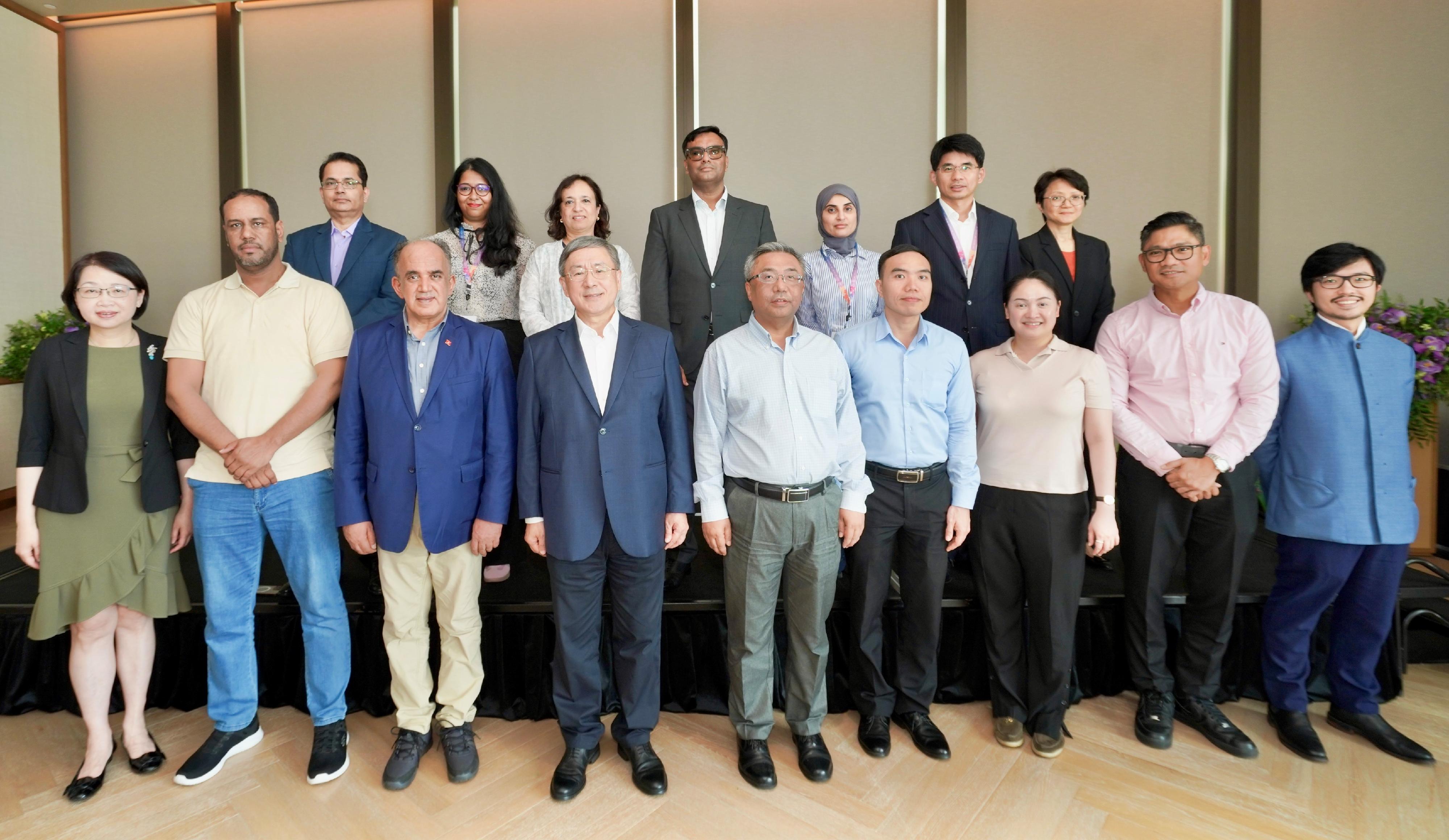 A delegation of 10 overseas government officials completed their three-day visit in Hong Kong today (June 18). Photo shows the Deputy Chief Secretary for Administration Mr Cheuk Wing-hing (front row, fourth left), the Commissioner for Tourism, Mrs Angelina Cheung (front row, first left), and the Commissioner for Belt and Road, Mr Nicholas Ho (front row, first right), together with the delegation.
