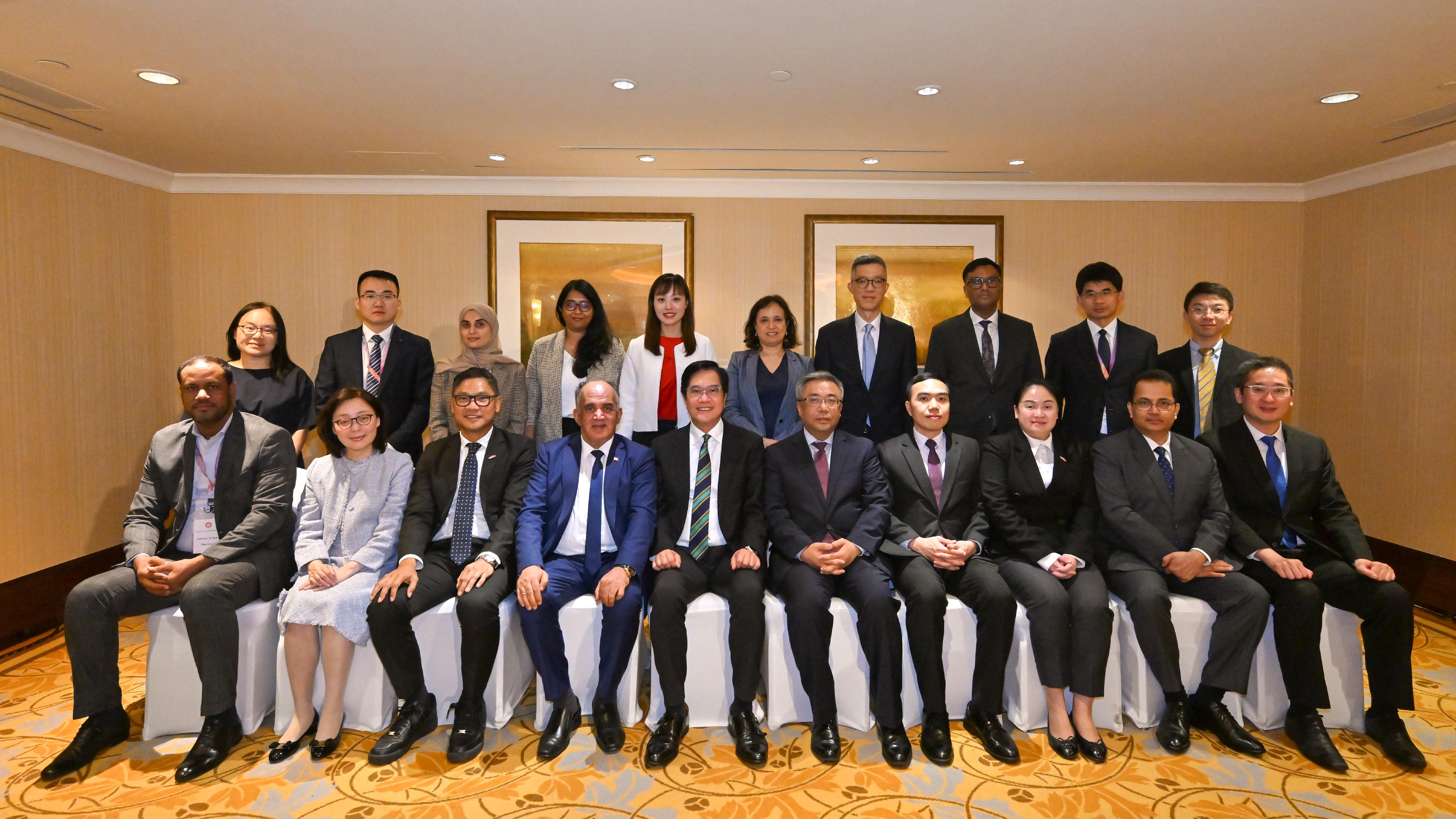 A delegation of 10 overseas government officials completed their three-day visit in Hong Kong today (June 18). Photo shows the Acting Financial Secretary, Mr Michael Wong (front row, fifth left); the Secretary for Development Bureau, Ms Bernadette Linn (front row, second left); the Under Secretary for Commerce and Economic Development, Dr Bernard Chan (front row, first right); and the Under Secretary for Innovation, Technology and Industry, Ms Lillian Cheong (back row, fifth left), together with the delegation.