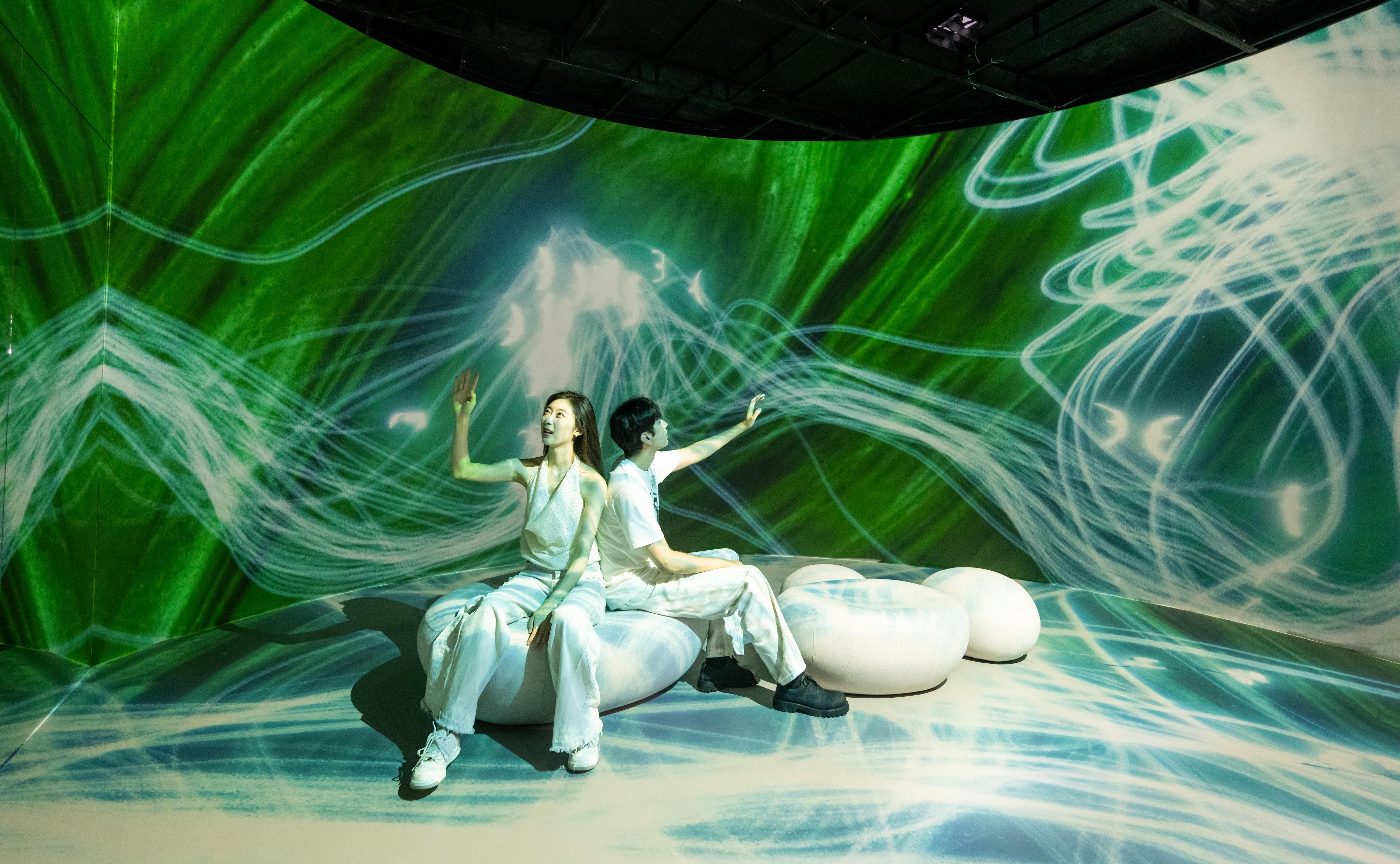 The "Immersive Hong Kong" roving exhibition, which showcases the charm and vibrancy of Hong Kong through interactive art technology, opened in Shanghai today (June 19). The exhibition invites visitors from Shanghai and the Yangtze River Delta to explore the unique opportunities and potential for tourism, education, business and investment in Hong Kong. Photo shows an art projection with the theme "Diversity and Greenery” at the exhibition.