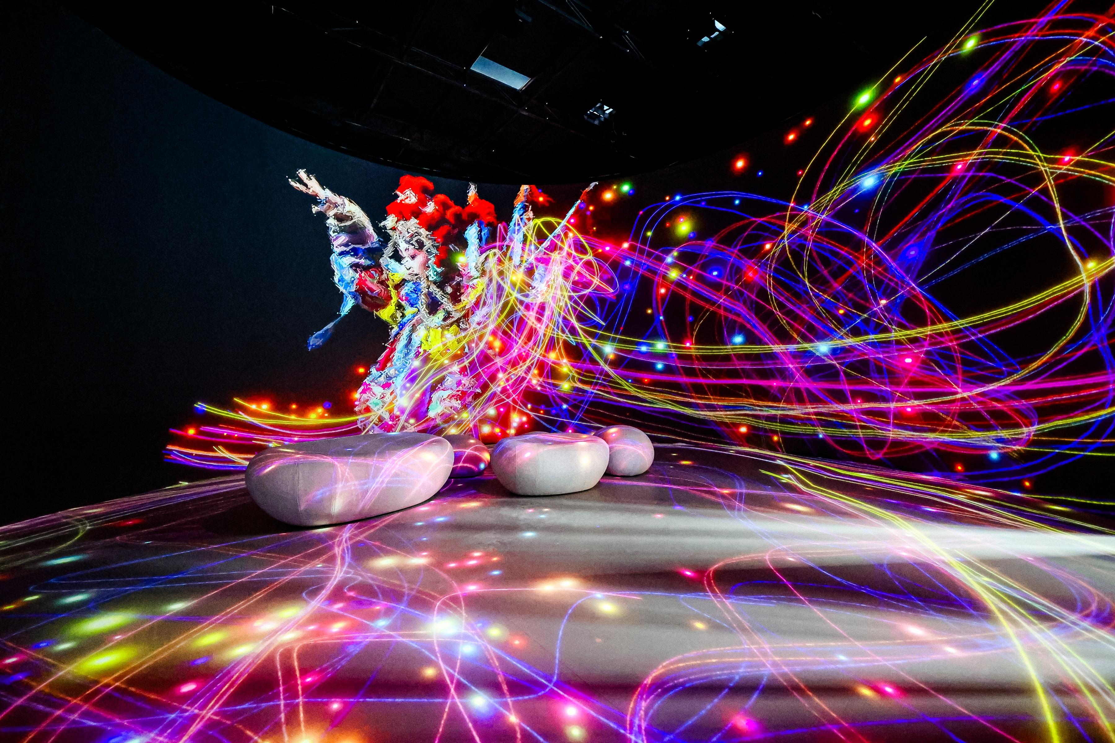 The "Immersive Hong Kong" roving exhibition, which showcases the charm and vibrancy of Hong Kong through interactive art technology, opened in Shanghai today (June 19). The exhibition invites visitors from Shanghai and the Yangtze River Delta to explore the unique opportunities and potential for tourism, education, business and investment in Hong Kong. Photo shows an art projection with the theme "Blossoming Creativity" at the exhibition.