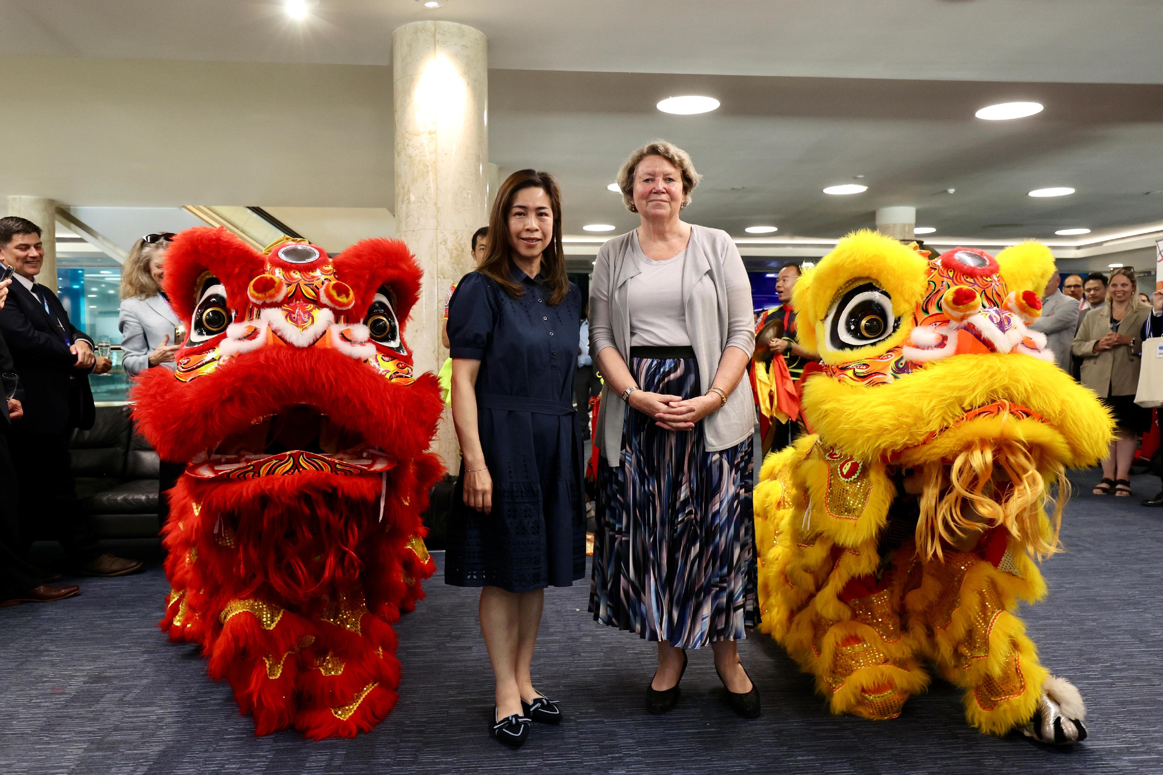 The Hong Kong Economic and Trade Office, London (London ETO), with the support of the Marine Department, held a reception at the International Maritime Organization (IMO) in London, the United Kingdom, on June 19 (London time). Photo shows the Director-General of the London ETO, Miss Fiona Chau (left) and the Director of the Marine Environment Division of the IMO, Dr Heike Deggim (right) after officiating at the eye-dotting ceremony for the lion dance at the reception.