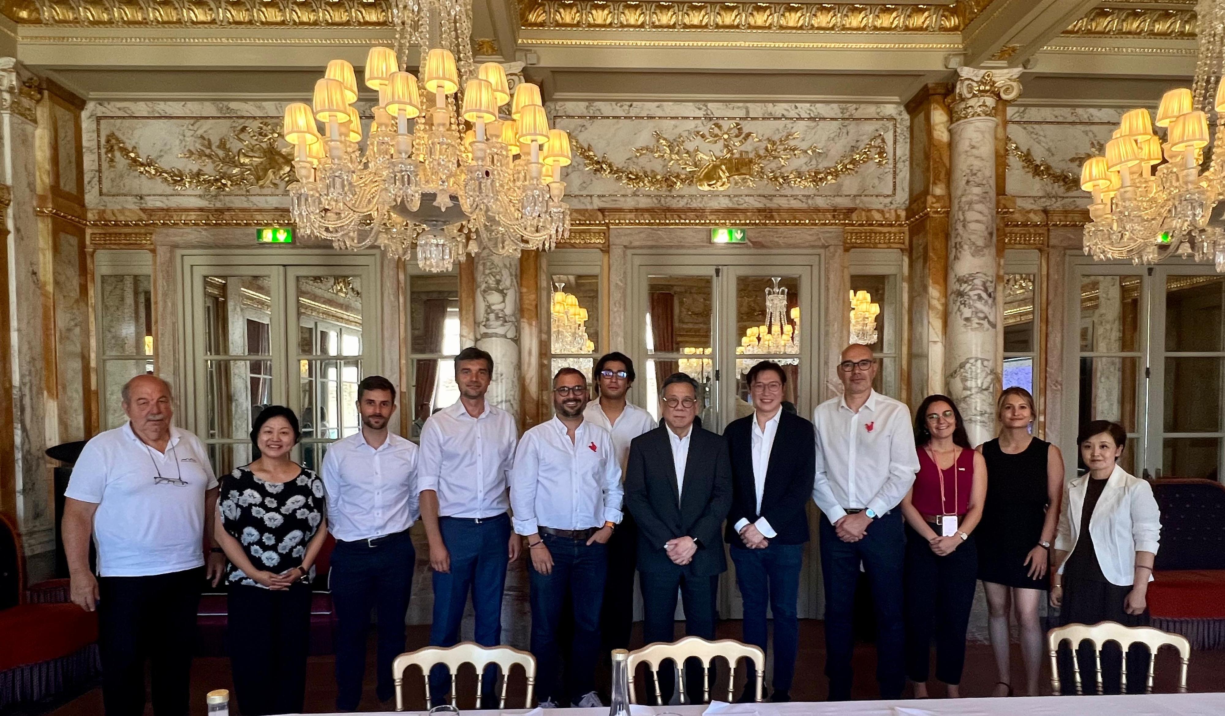 The Secretary for Commerce and Economic Development, Mr Algernon Yau, arrived in Bordeaux on June 19 (France time) to continue his visit to France. Mr Yau held a business roundtable with representatives of La French Tech Bordeaux, a start-up network, and Bordeaux-based technology start-ups to update them on Hong Kong's latest start-up ecosystem and business-friendly environment for start-ups and entrepreneurs to thrive. Photo shows Mr Yau (sixth right) with the attendees after the roundtable. Also present is the Special Representative for Hong Kong Economic and Trade Affairs to the European Union, Ms Shirley Yung (second left).