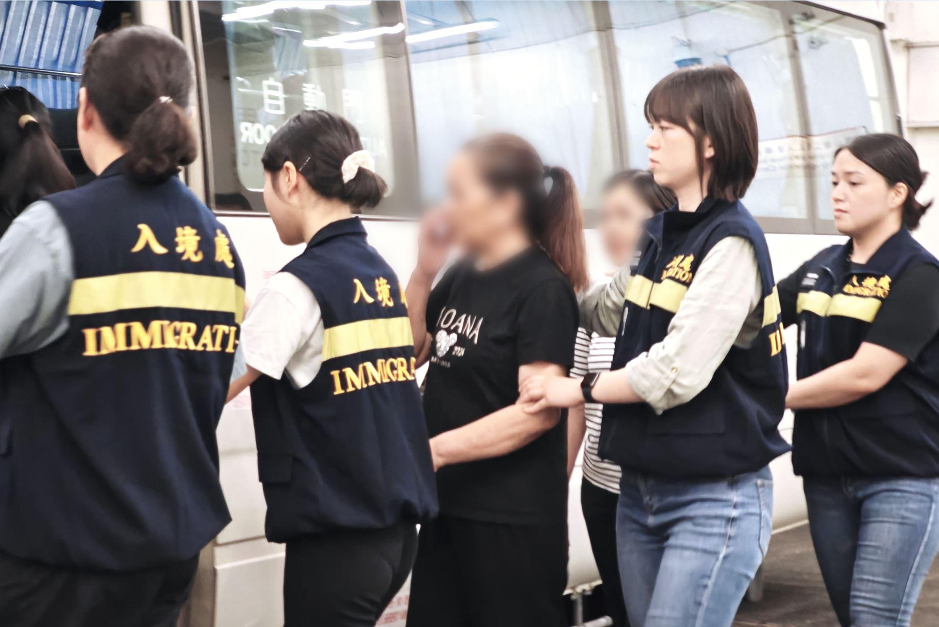 The Immigration Department (ImmD) carried out repatriation operations from June 18 to today (June 20). A total of 56 unsubstantiated non-refoulement claimants were repatriated to their places of origin. Photo shows removees being escorted by ImmD officers to proceed from the detention place to the airport.