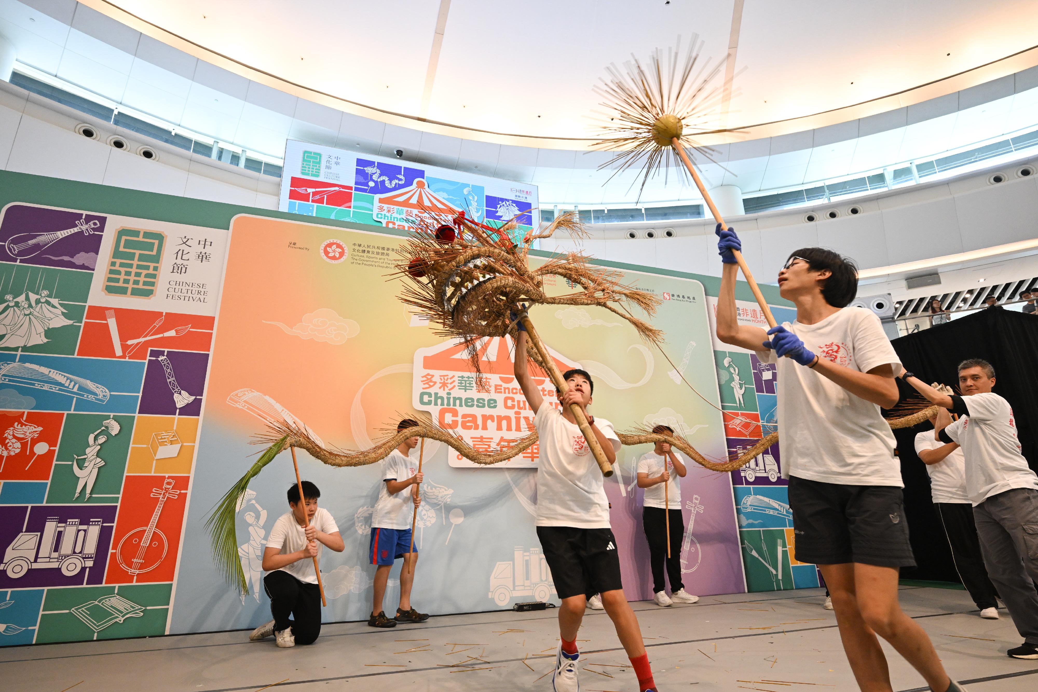 The "Encountering Chinese Culture" Carnival of the Chinese Culture Festival 2025 was held today (June 22) in Sha Tin. Photo shows the fire dragon dance performed by the Pok Fu Lam Village Fire Dragon Association. 