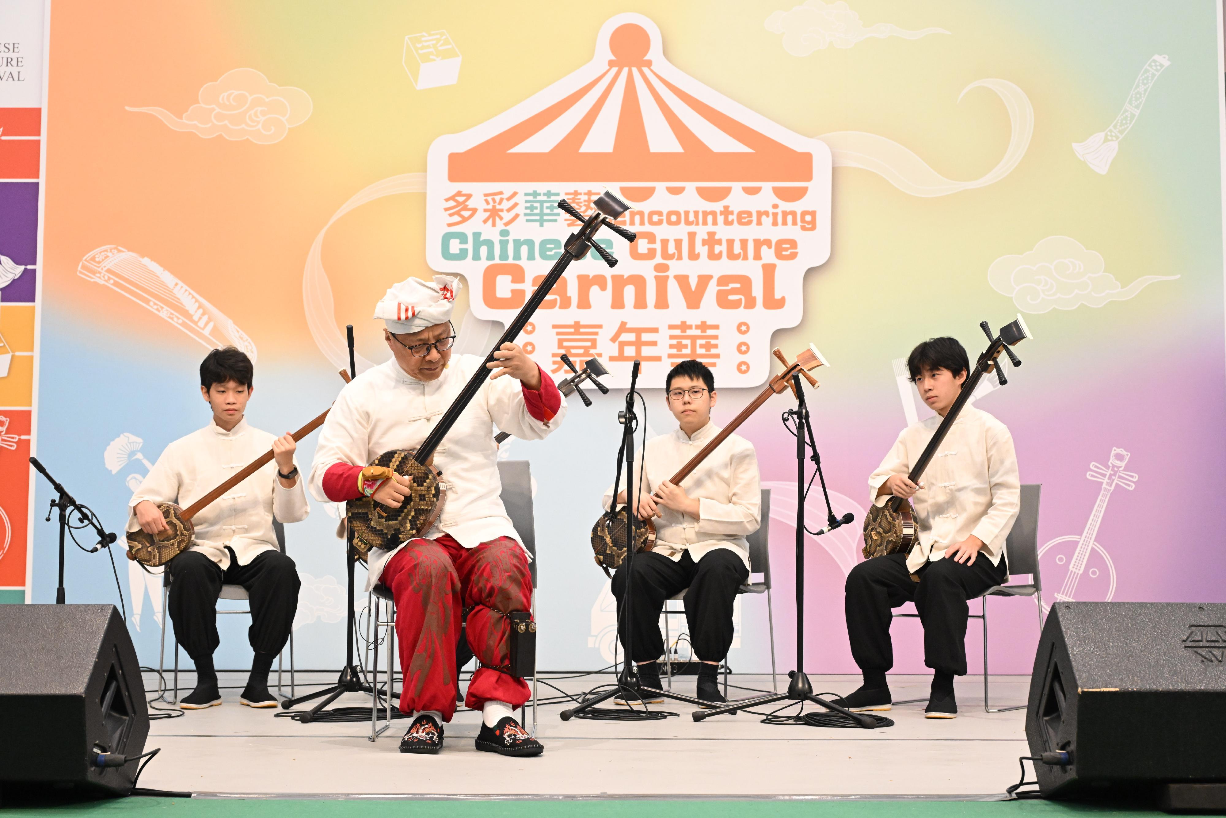 The "Encountering Chinese Culture" Carnival of the Chinese Culture Festival 2025 was held today (June 22) in Sha Tin. Photo shows the performance of an excerpt from "Taisheng and Huayin Lao Qiang: Big Uncle, Second Uncle are All His Uncles" Concert.