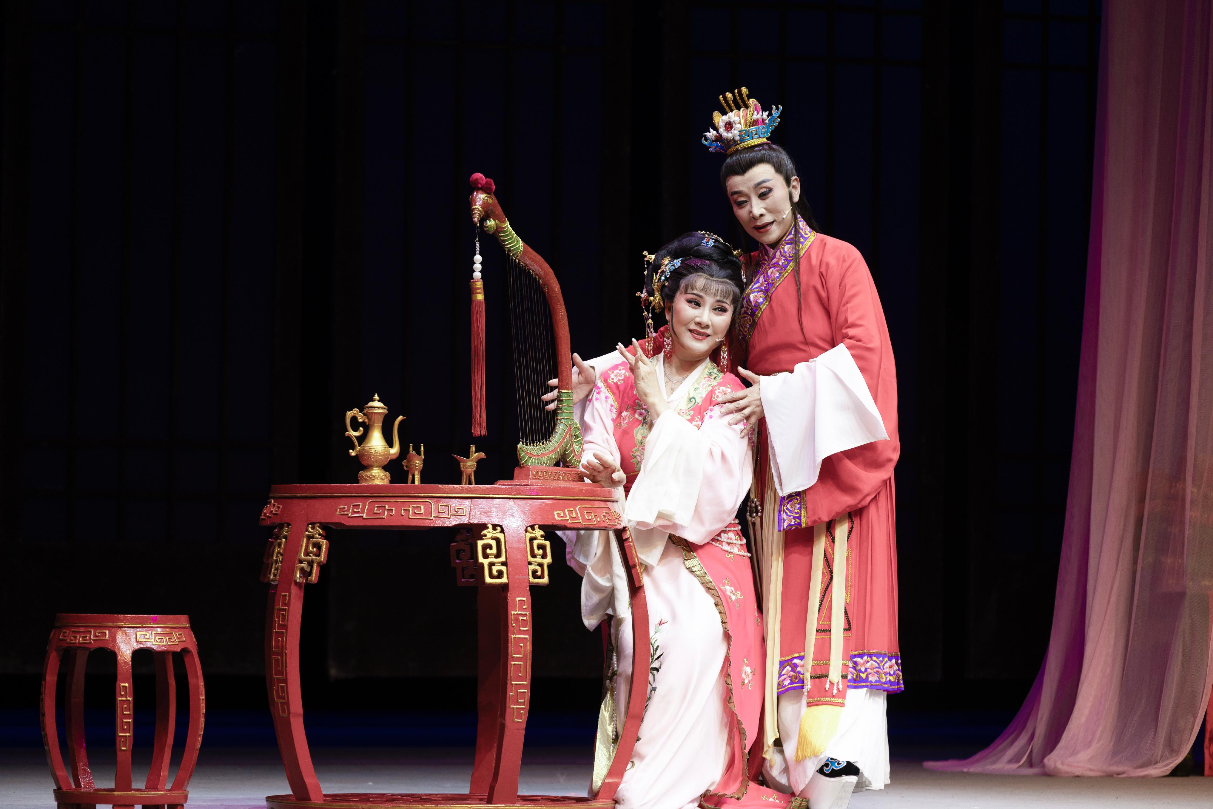 The Xiaobaihua Yue Opera Troupe of Shaoxing will present three classic Yue opera performances for the Chinese Culture Festival 2025 in July. Photo shows a scene from "The Peacock Flies Southeast".

