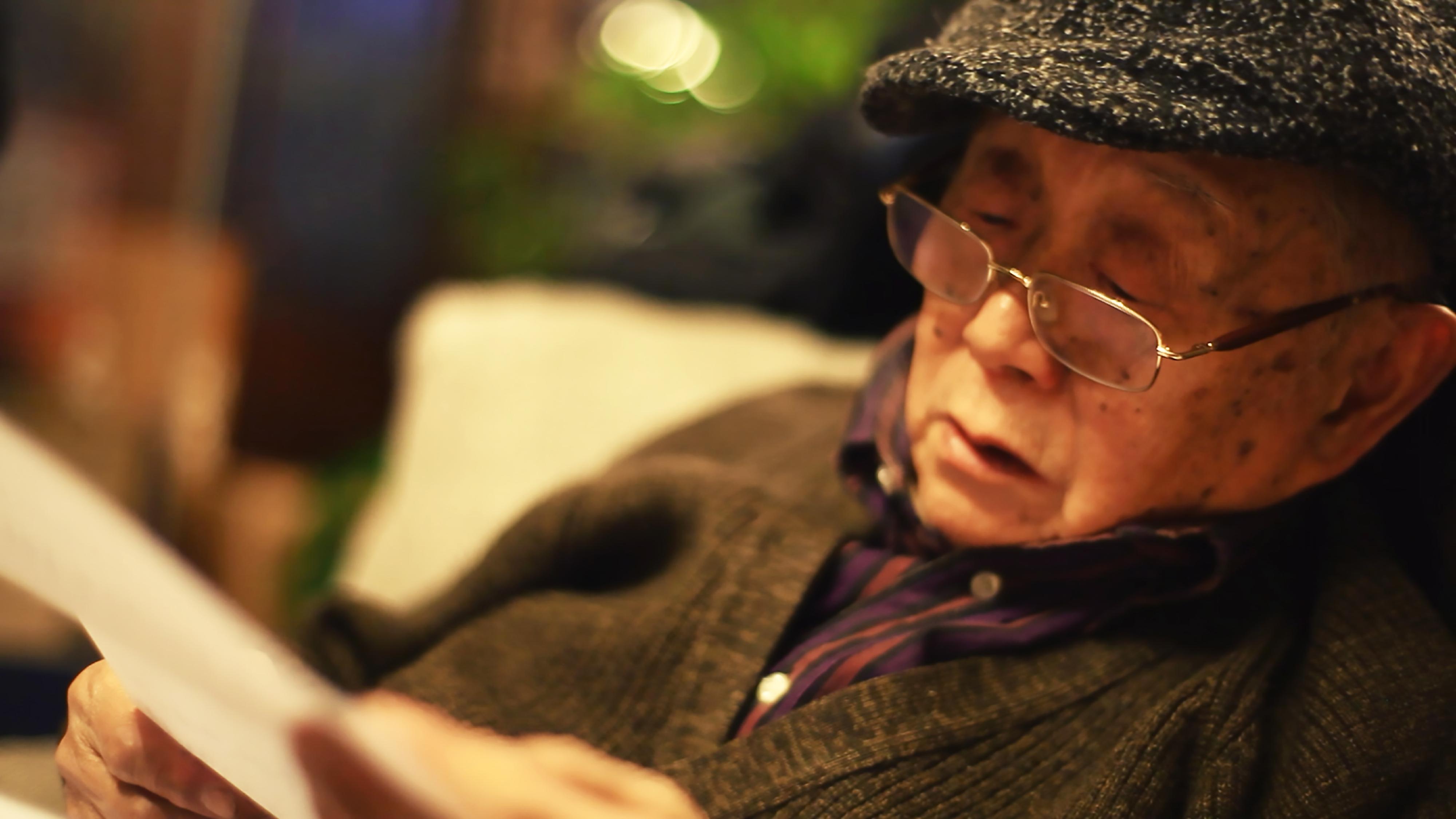The Hong Kong Film Archive (HKFA) of the Leisure and Cultural Services Department will present the Hong Kong premiere of "Crossing Years" (2024), a documentary on the late renowned Chinese artist Huang Yongyu (1924-2023) on August 3 (Sunday) at the Cinema of the HKFA, with another two screenings on August 23 and August 30 (Saturdays). Photo shows a film still from "Crossing Years". (Copyrighted materials courtesy of Far-Sun Film Co Ltd)