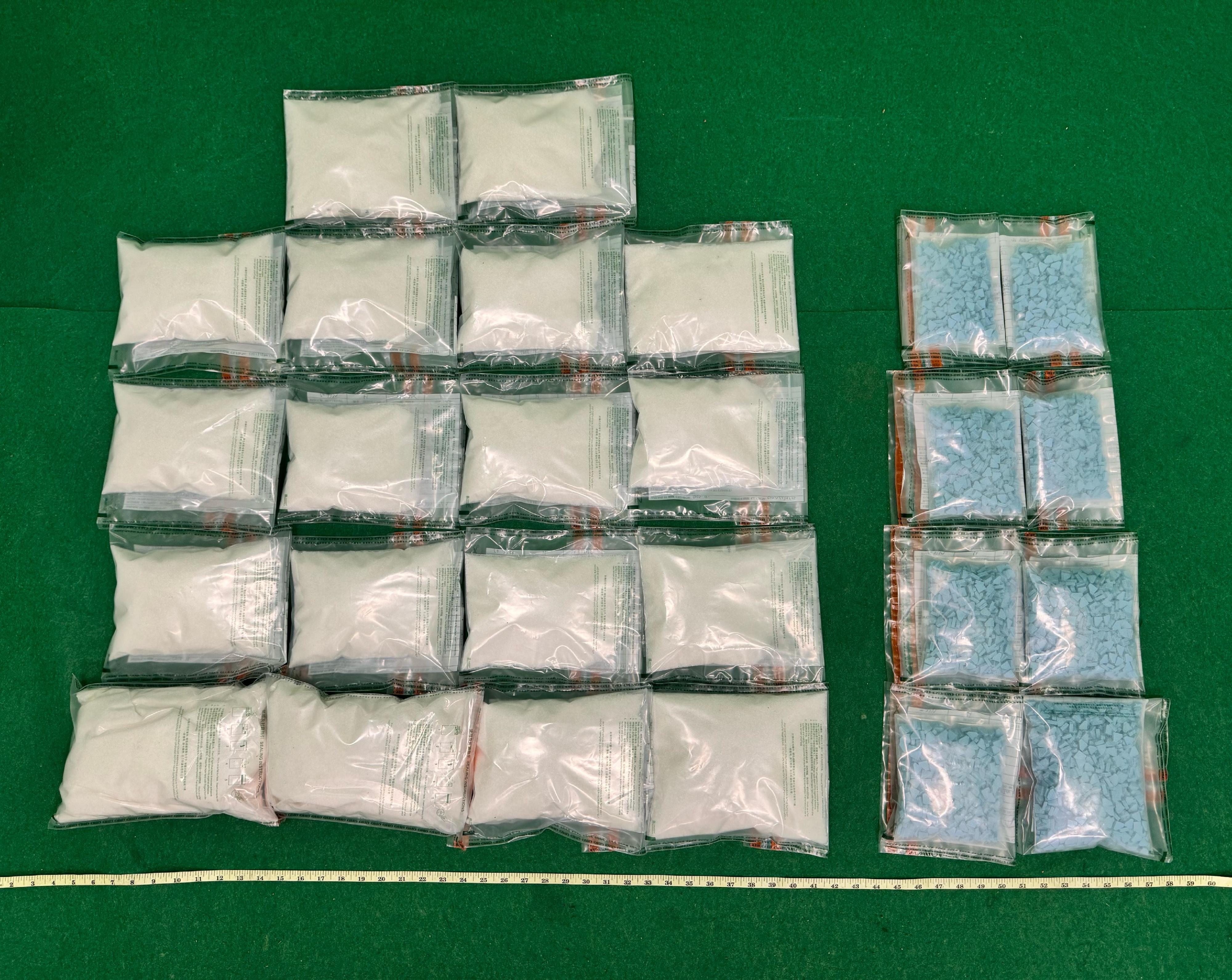 Hong Kong Customs today (June 24) detected a drug trafficking case involving baggage concealment at Hong Kong International Airport. About 10.4 kilograms of suspected ketamine and 2.1kg of suspected MDMA, with a total estimated market value of about $4.9 million, were seized. Photo shows the suspected ketamine and suspected MDMA seized.


