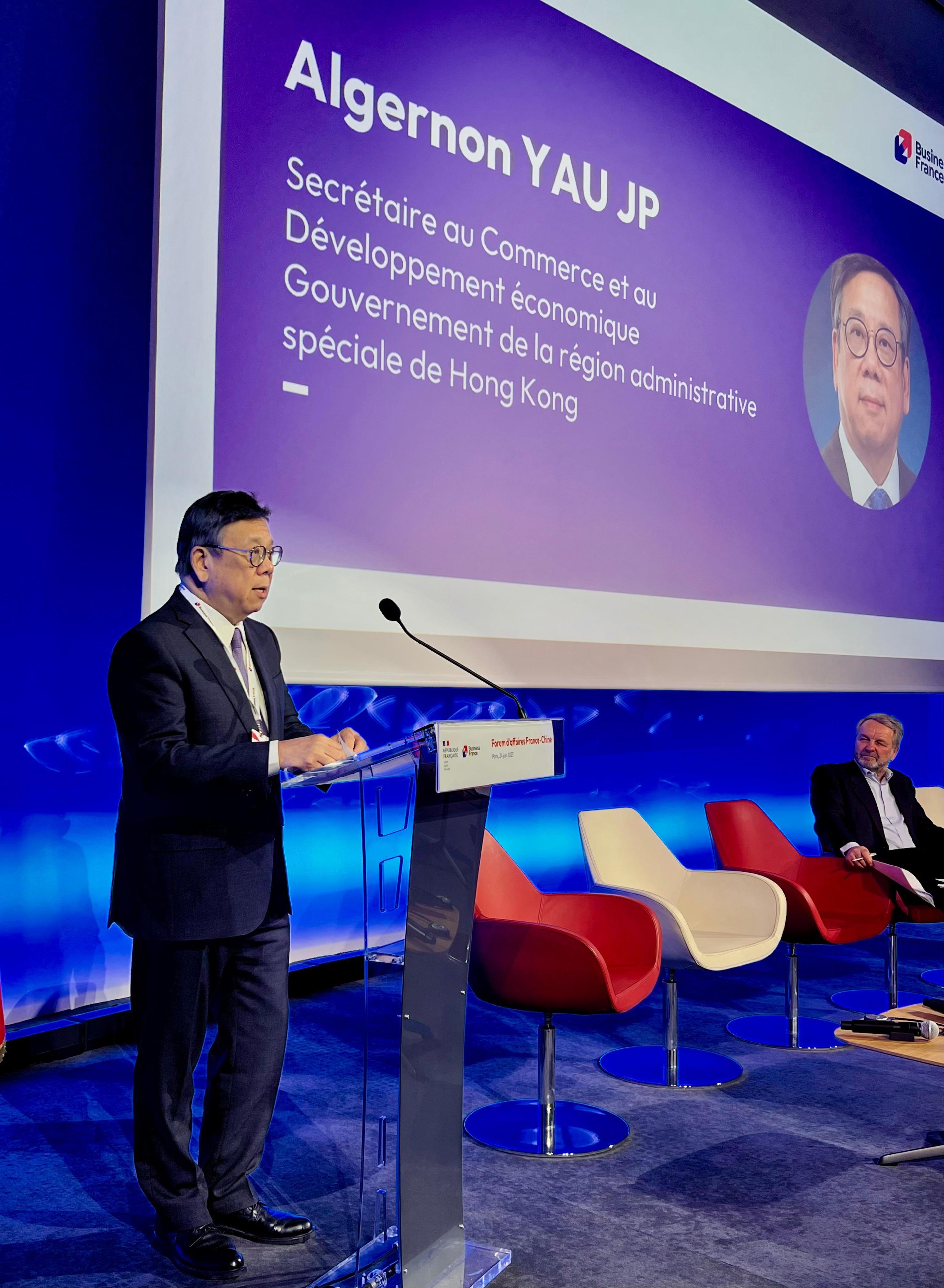 The Secretary for Commerce and Economic Development, Mr Algernon Yau, continued with the last day of his visit to France on June 24 (France time). Photo shows Mr Yau (left) speaking at the China Forum organised by Business France in Paris.