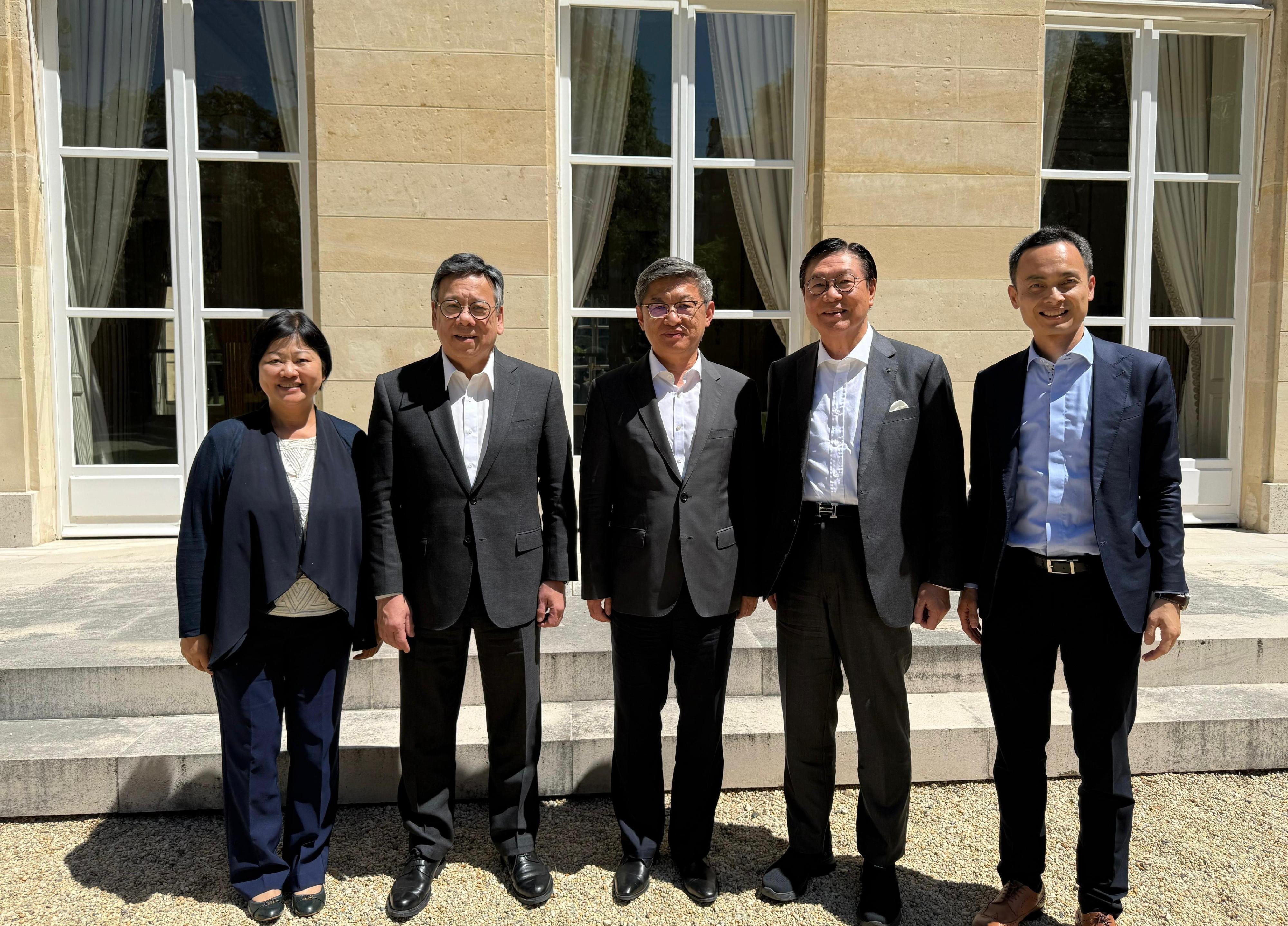The Secretary for Commerce and Economic Development, Mr Algernon Yau, continued with the last day of his visit to France on June 24 (France time). Photo shows Mr Yau (second left) paying a courtesy call on Minister of the Chinese Embassy in France Mr Chen Dong (centre) to update him on Hong Kong's latest economic and trade developments, and new initiatives such as the reduction of liquor duty to promote liquor trading. Also present are the Chairman of the Hong Kong Trade Development Council, Professor Frederick Ma (second right), and the Special Representative for Hong Kong Economic and Trade Affairs to the European Union, Ms Shirley Yung (first left).