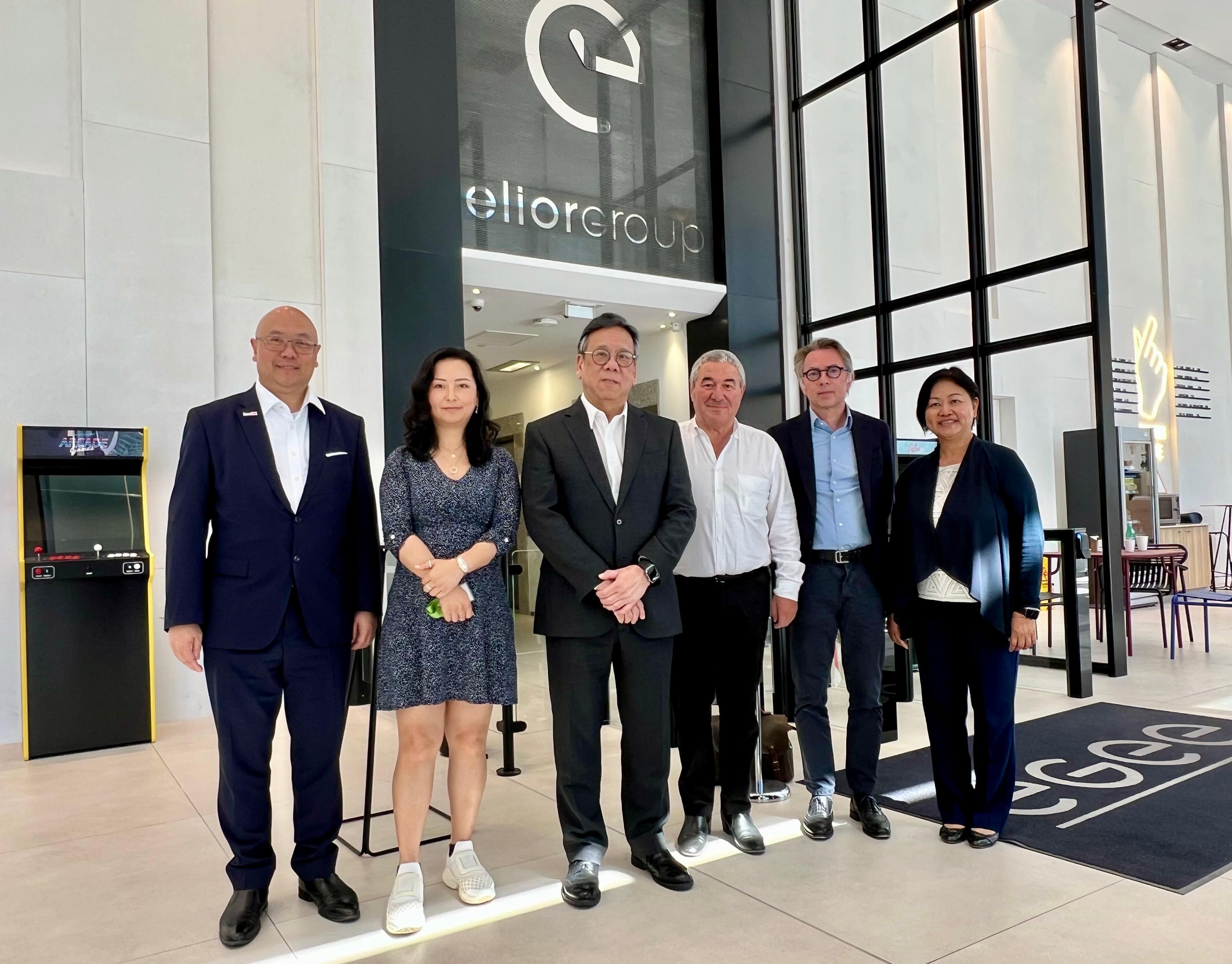 The Secretary for Commerce and Economic Development, Mr Algernon Yau, continued with the last day of his visit to France on June 24 (France time). Photo shows Mr Yau (third left) visiting the headquarters of Elior Group SA to learn about the company's operation and business development. Looking on are the Group Chairman and Chief Executive Officer of Elior Group SA, Mr Daniel Derichebourg (third right); the Special Representative for Hong Kong Economic and Trade Affairs to the European Union, Ms Shirley Yung (first right); and Associate Director-General of Investment Promotion Mr Charles Ng (first left).