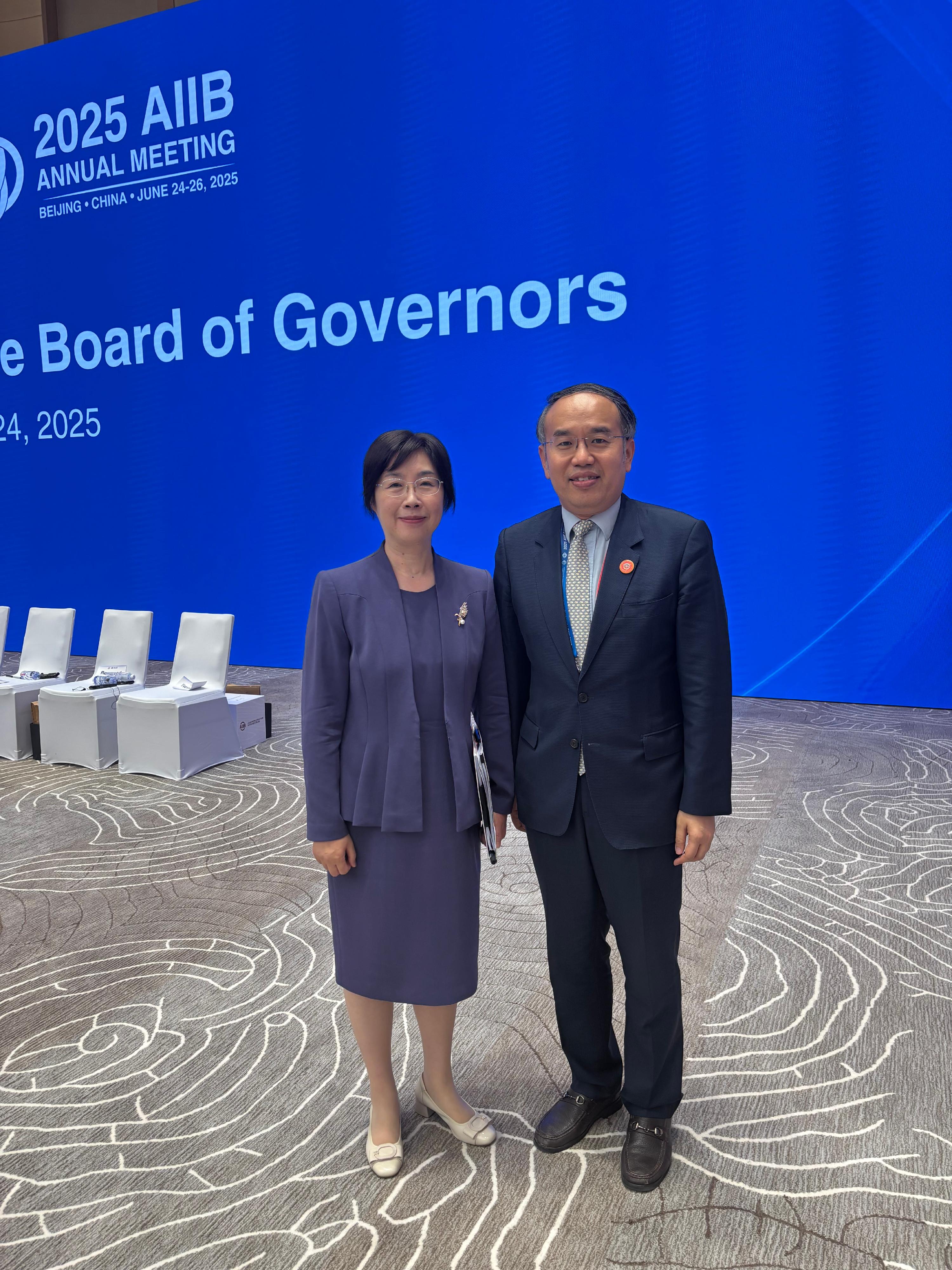 The Secretary for Financial Services and the Treasury, Mr Christopher Hui (right), is pictured with the President-elect of the Asian Infrastructure Investment Bank (AIIB), Ms Zou Jiayi (left), after attending the Special Session of the Board of Governors' meeting held during the 10th Annual Meeting of the Board of Governors of the AIIB in Beijing yesterday (June 24).
