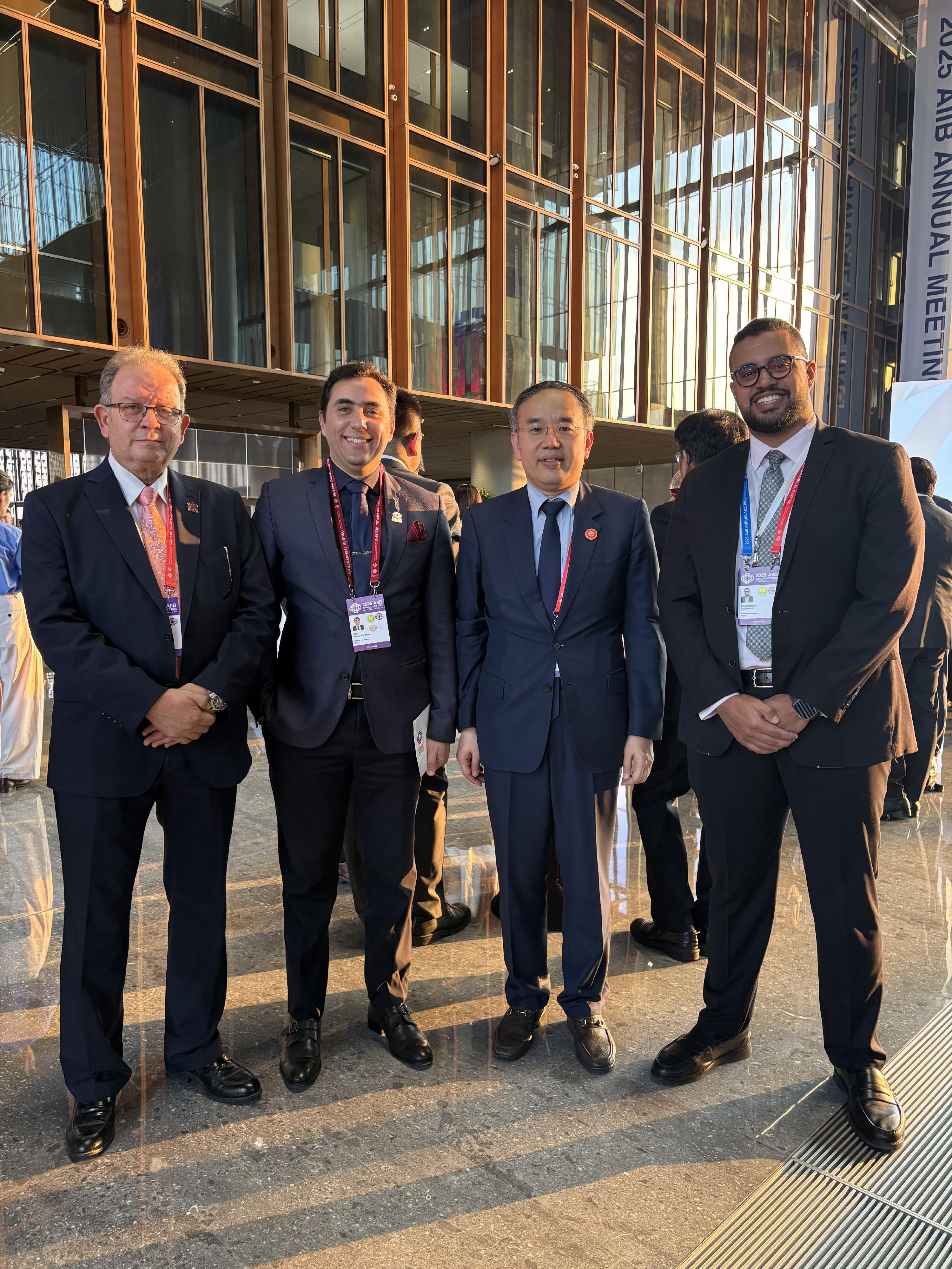The Secretary for Financial Services and the Treasury, Mr Christopher Hui (second right), had a bilateral meeting with the Egypt delegation on the sidelines of the 10th Annual Meeting of the Board of Governors of the Asian Infrastructure Investment Bank in Beijing yesterday (June 24) to explore co-operation opportunities. Next to him is the Advisor to the Minister of Finance of Egypt, Mr Alaa Abdel-Rahman (second left).