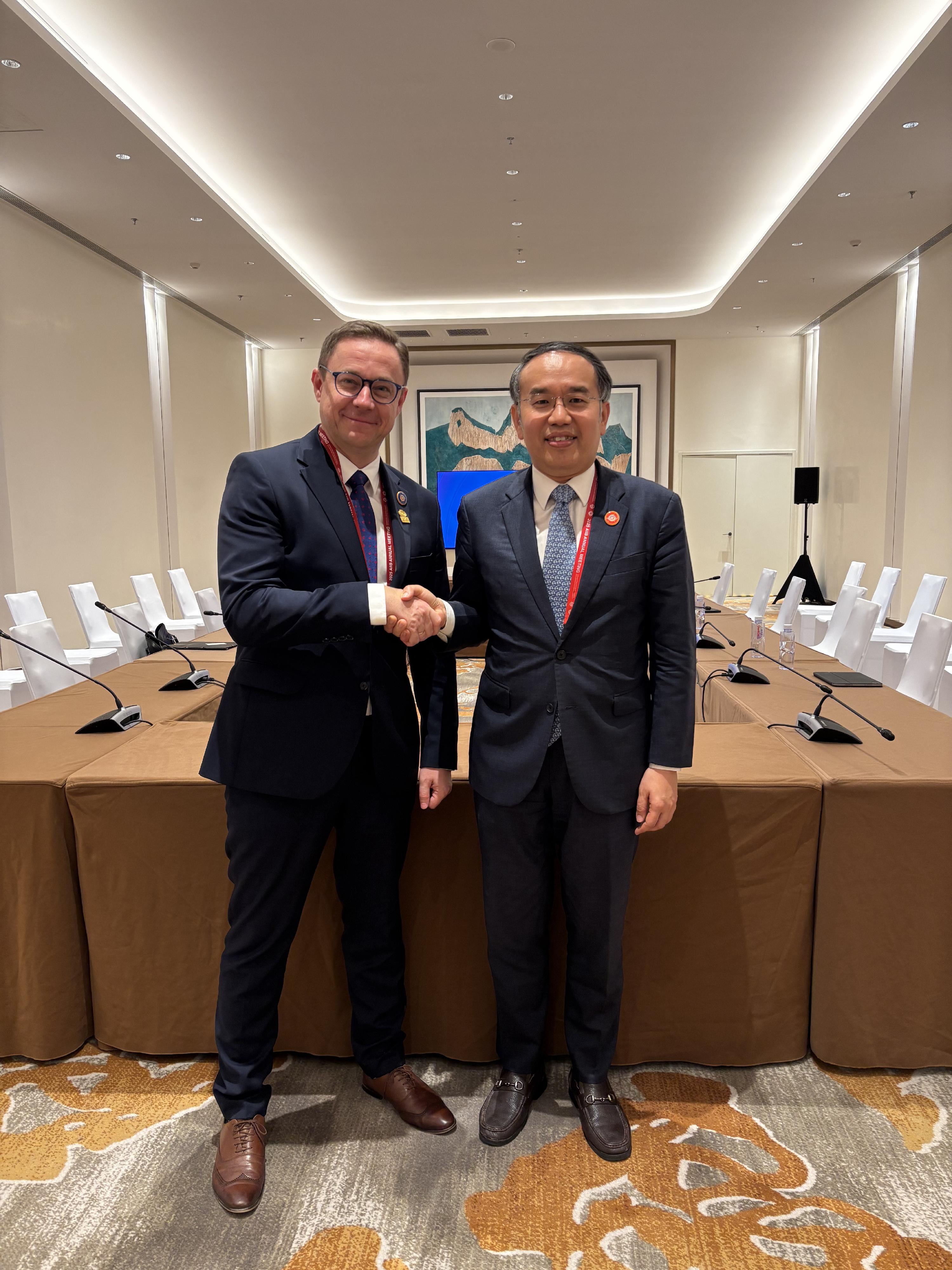 The Secretary for Financial Services and the Treasury, Mr Christopher Hui (right), had a bilateral meeting with the Polish delegation on the sidelines of the 10th Annual Meeting of the Board of Governors of the Asian Infrastructure Investment Bank in Beijing today (June 25) to explore opportunities for co-operation. Photo shows Mr Hui with the Director of the International Cooperation Department of the Ministry of Finance of Poland, Mr Paweł Siwek (left), after the meeting.